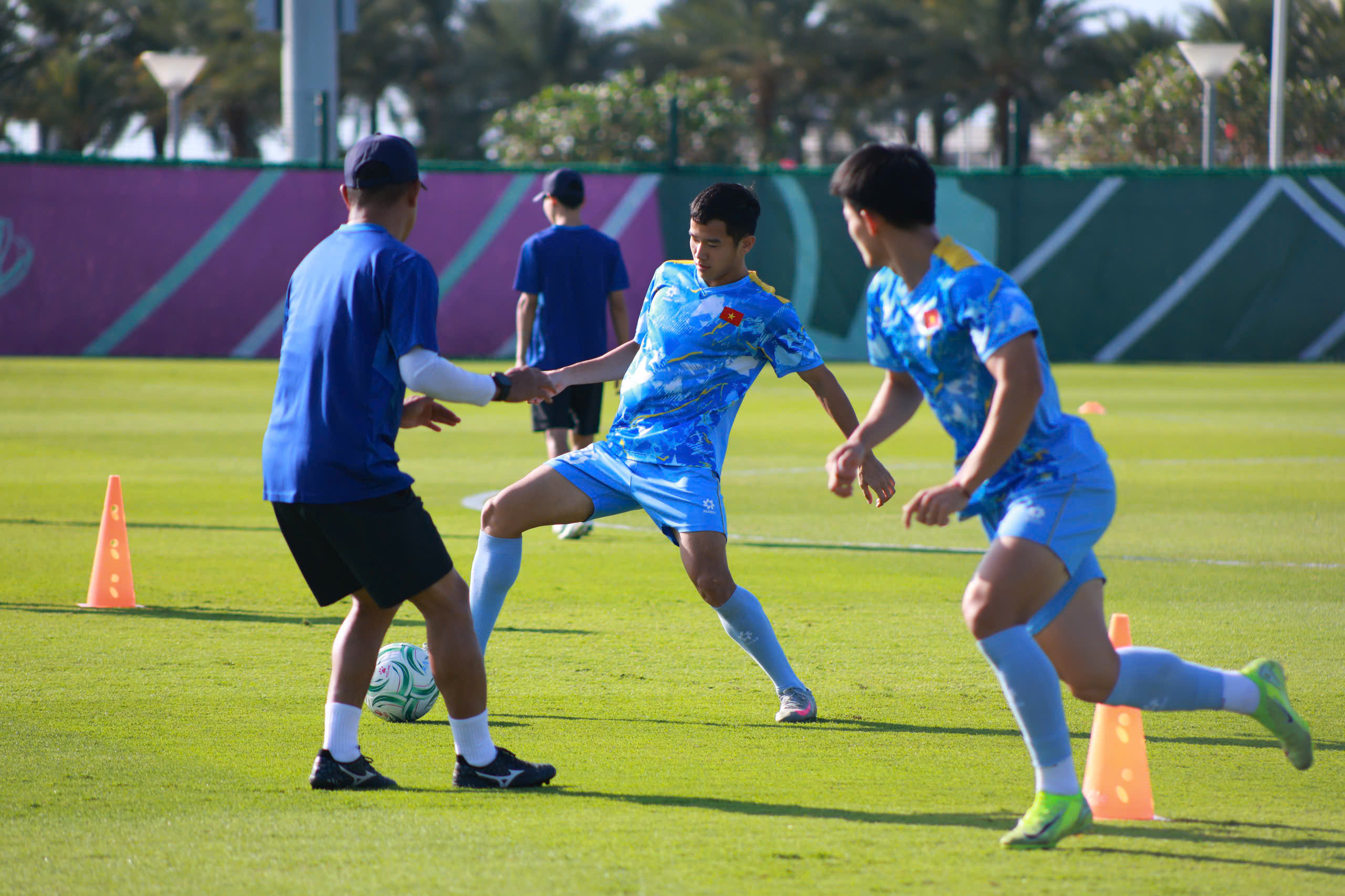 HLV Kim sẽ có thay đổi quan trọng để thắng U.23 Trung Quốc, U.23 Việt Nam tập buổi cuối trước bán kết - Ảnh 6.