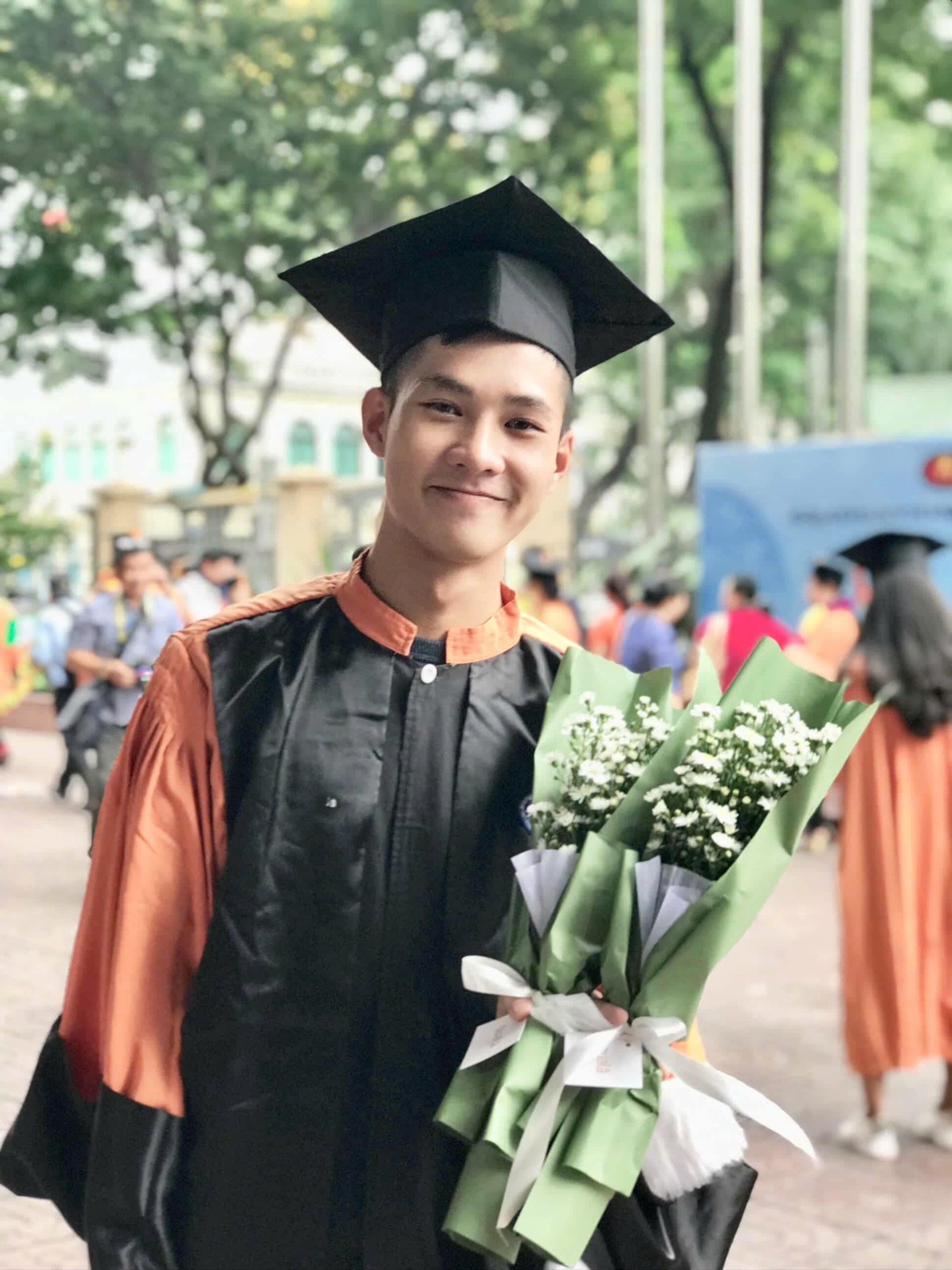 Nam sinh nợ học phí 3 năm, ngày trả nợ thầy giáo chỉ nói một câu nhẹ tênh - 3