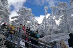 Khách Đông Nam Á đổ xô đi Trung Quốc ngắm tuyết