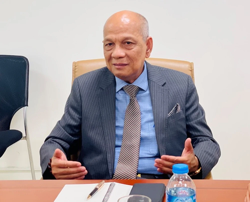 p4-5 ong-Nguyen-Hong-Hue.jpg