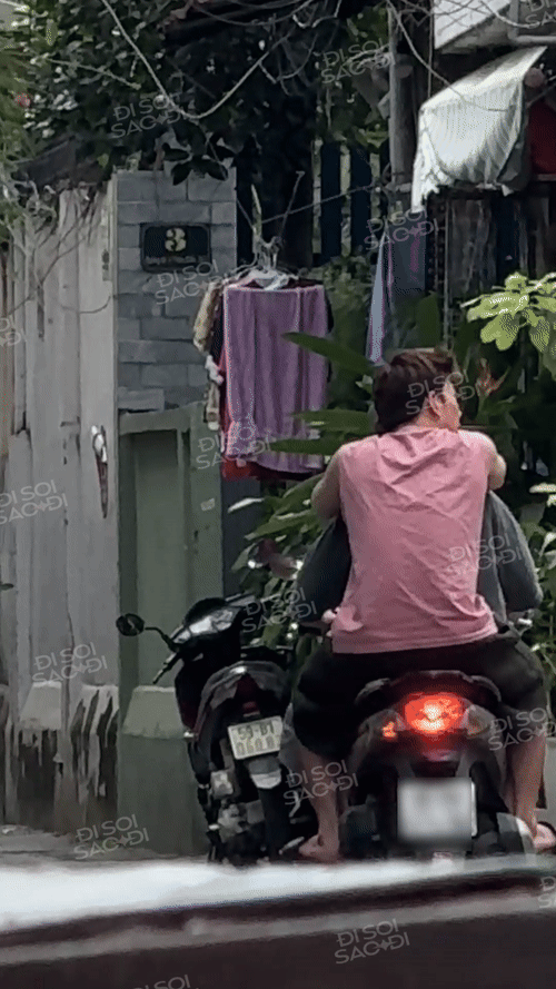 Bắt gặp Dương Domic tại biệt thự mới giữa tin đồn yêu Linh Ka, diện mạo đời thường suýt nhận không ra- Ảnh 2.