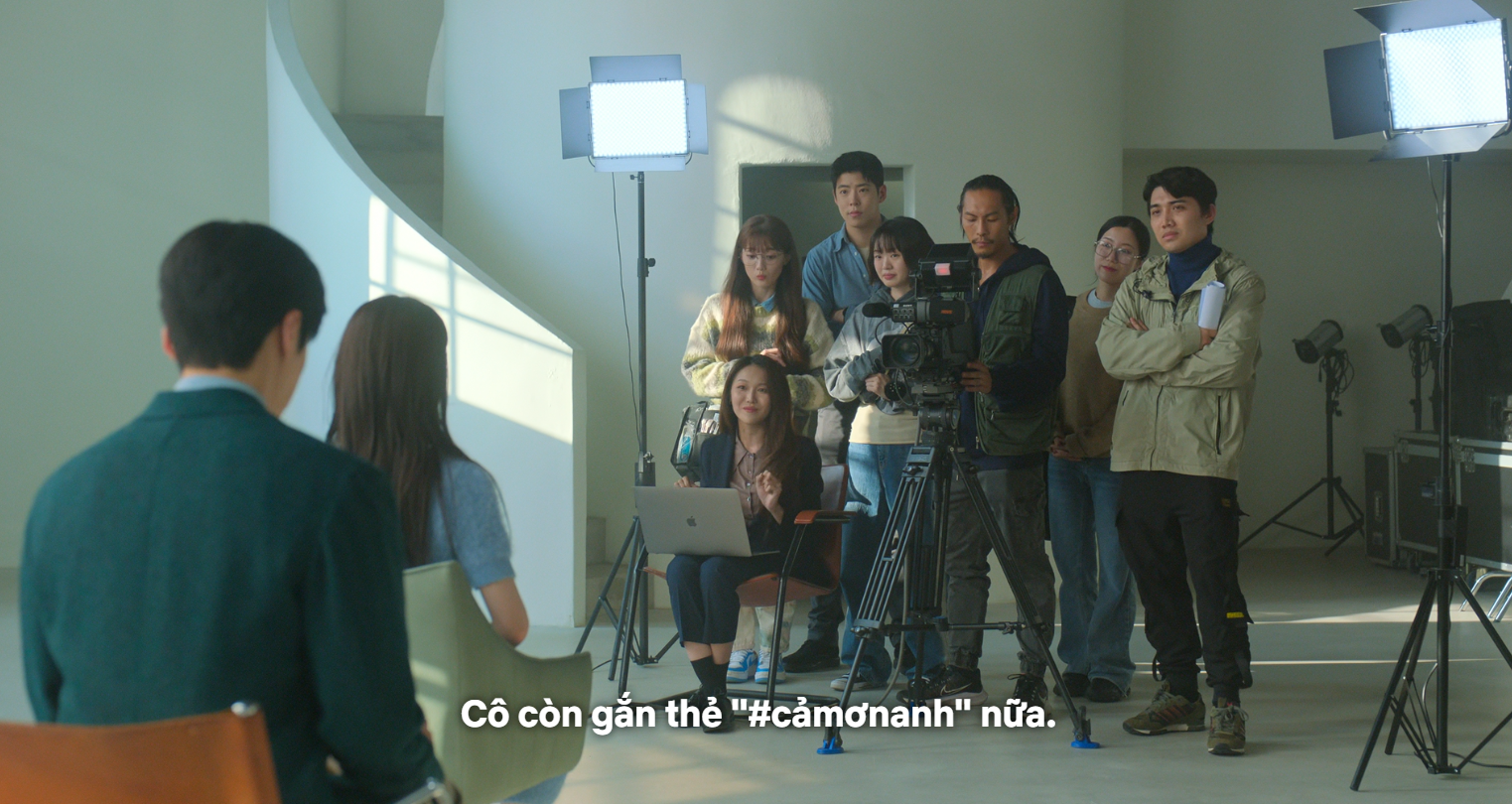 Ra mà xem diễn viên Việt đóng phim cùng Kim Seon Ho, khoe ảnh nét căng với Go Youn Jung mà ghen nổ mắt- Ảnh 4.