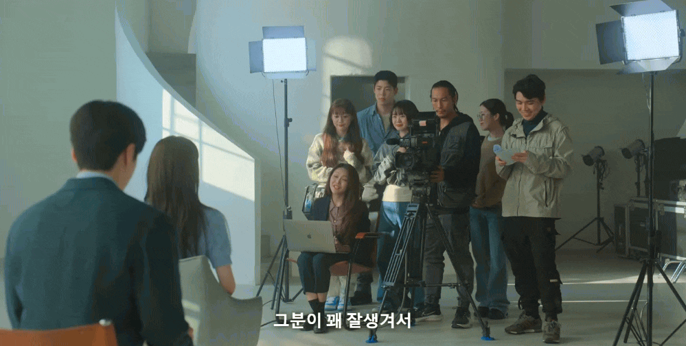 Ra mà xem diễn viên Việt đóng phim cùng Kim Seon Ho, khoe ảnh nét căng với Go Youn Jung mà ghen nổ mắt- Ảnh 13.