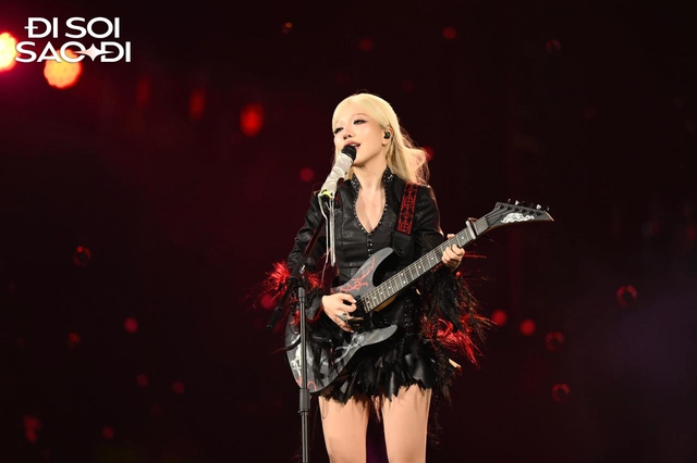 Hát nhạc suy vừa dứt lời, “mỹ nhân bạc đầu” hoá luôn “gái phố”, lái xe bon bon khắp sân khấu- Ảnh 3.