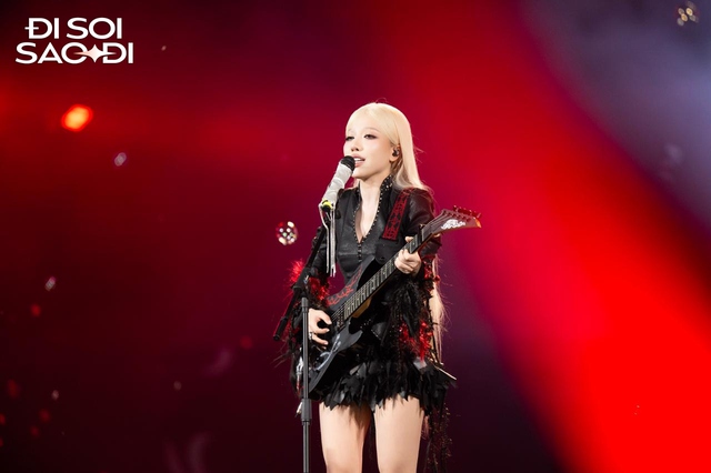 Hát nhạc suy vừa dứt lời, “mỹ nhân bạc đầu” hoá luôn “gái phố”, lái xe bon bon khắp sân khấu- Ảnh 4.