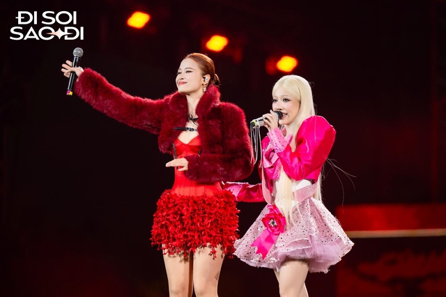 Hát nhạc suy vừa dứt lời, “mỹ nhân bạc đầu” hoá luôn “gái phố”, lái xe bon bon khắp sân khấu- Ảnh 9.