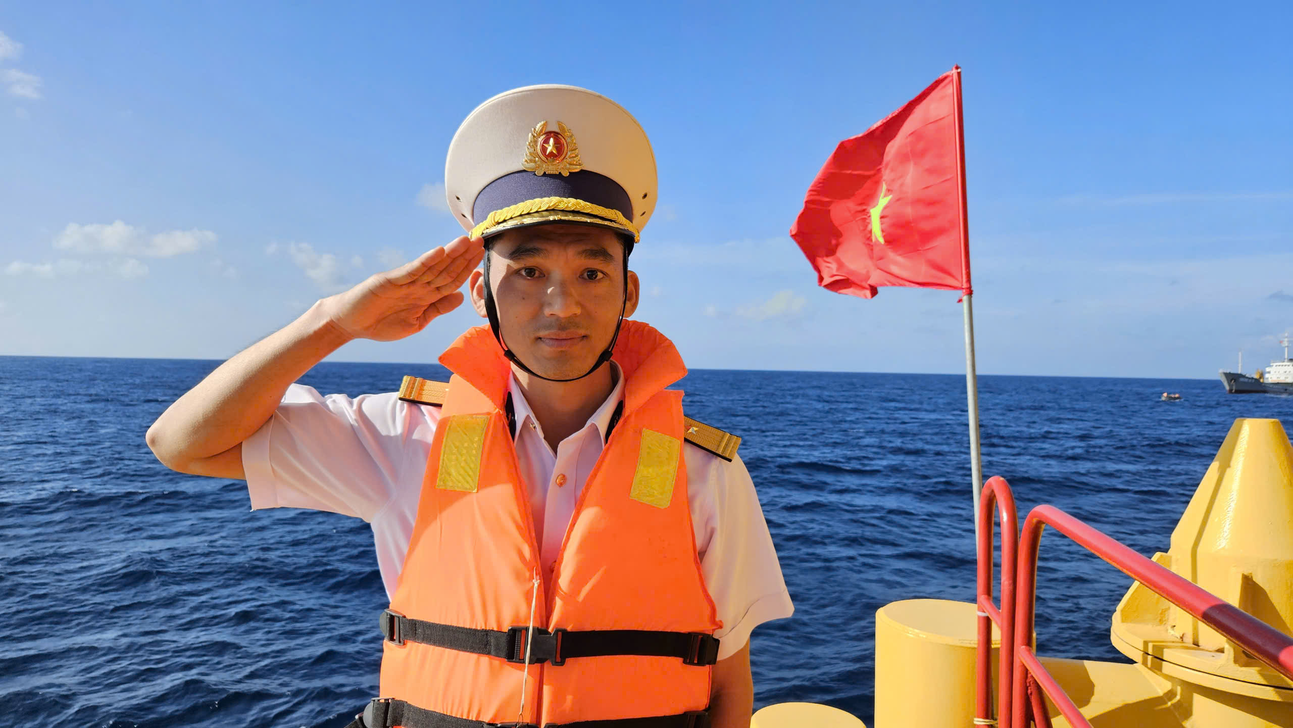 Theo dõi Đại hội Đảng XIV nơi nhà giàn DK1 - Ảnh 4.