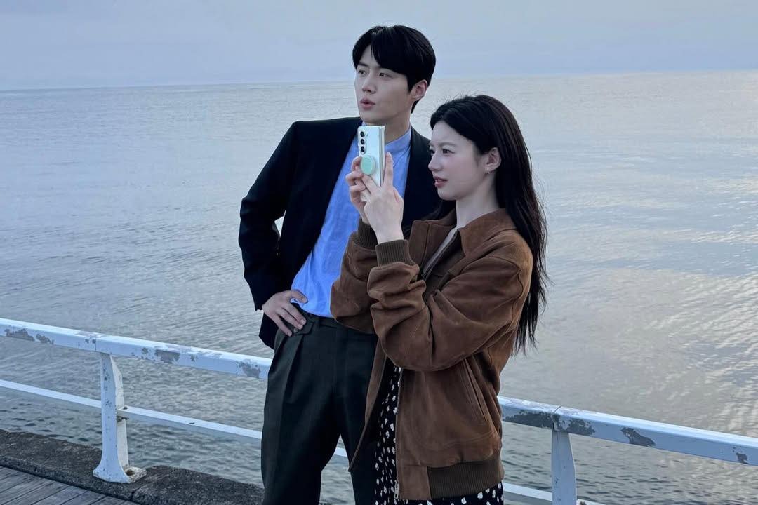 Siêu sao khiến cả châu Á bùng nổ: Khuôn mặt sáng bừng, mặc đẹp đến nỗi mỗi khung hình đều là 1 bức họa- Ảnh 11.