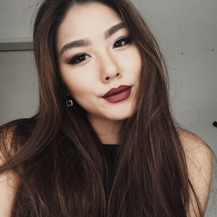 Tương tự Tiên Nguyễn, Á hậu Thảo Nhi Lê cũng kết thân với lối trang điểm đậm từ 10 năm trước.