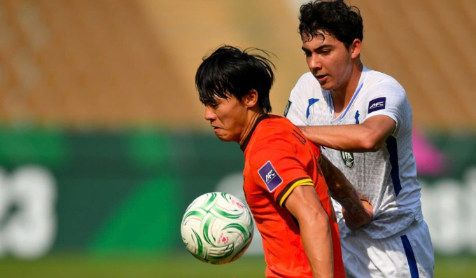 Cầu thủ Trung Quốc (áo đỏ) trong trận thắng Uzbekistan trên loạt đá luân lưu tứ kết U23 châu Á, tại sân Prince Abdullah Al-Faisal Sports City, thành phố Jeddah, Arab Saudi ngày 17/1/2026. Ảnh: AFC