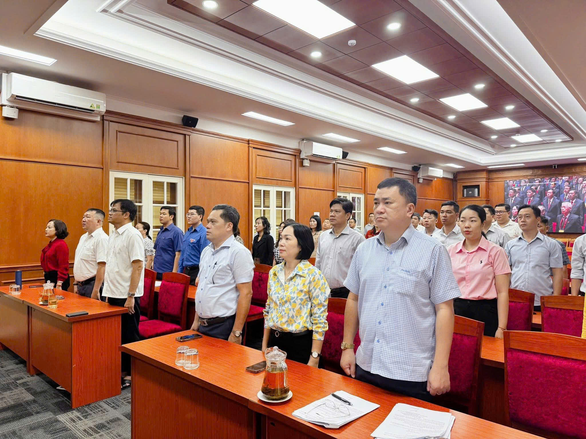 Người dân TP.HCM gửi gắm kỳ vọng qua lễ khai mạc Đại hội XIV của Đảng - Ảnh 5.