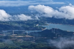 'Săn mây', ngắm cảnh đẹp hoang sơ trên 'nóc nhà' Quảng Trị ở dãy Trường Sơn