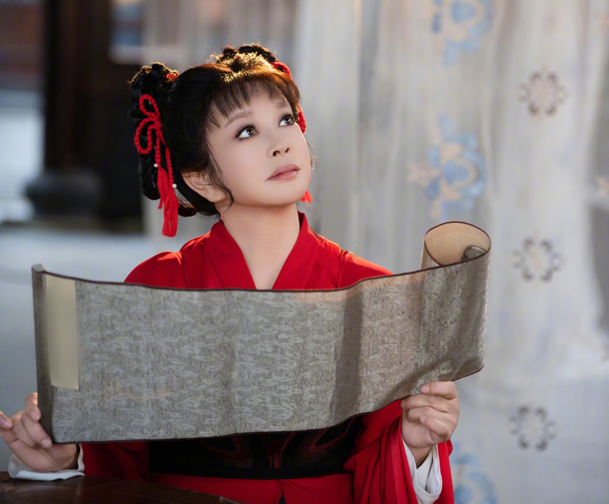 Cần có lệnh cấm minh tinh này cưa sừng làm nghé: 75 tuổi vẫn đóng thiếu nữ 16, không tự soi gương à?- Ảnh 2.