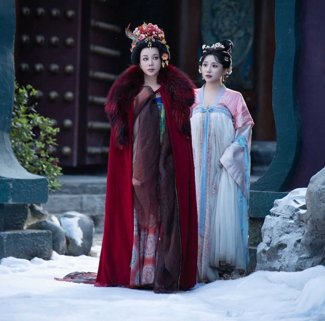 Cần có lệnh cấm minh tinh này cưa sừng làm nghé: 75 tuổi vẫn đóng thiếu nữ 16, không tự soi gương à?- Ảnh 6.