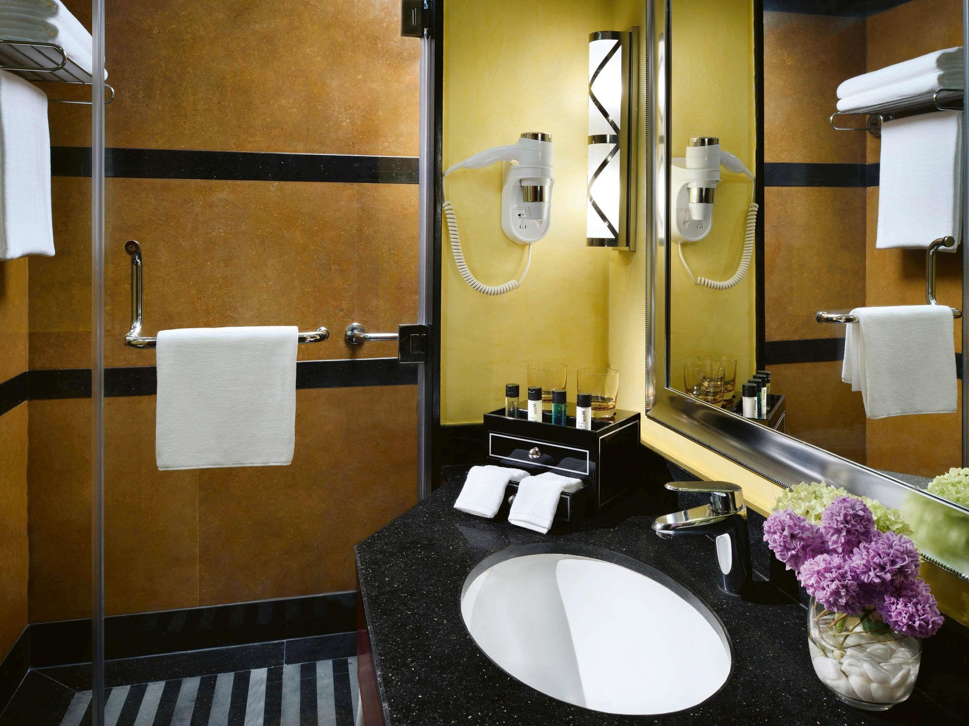 Bên trong khách sạn 5 sao nơi U23 Việt Nam chọn làm “đại bản doanh” - 12