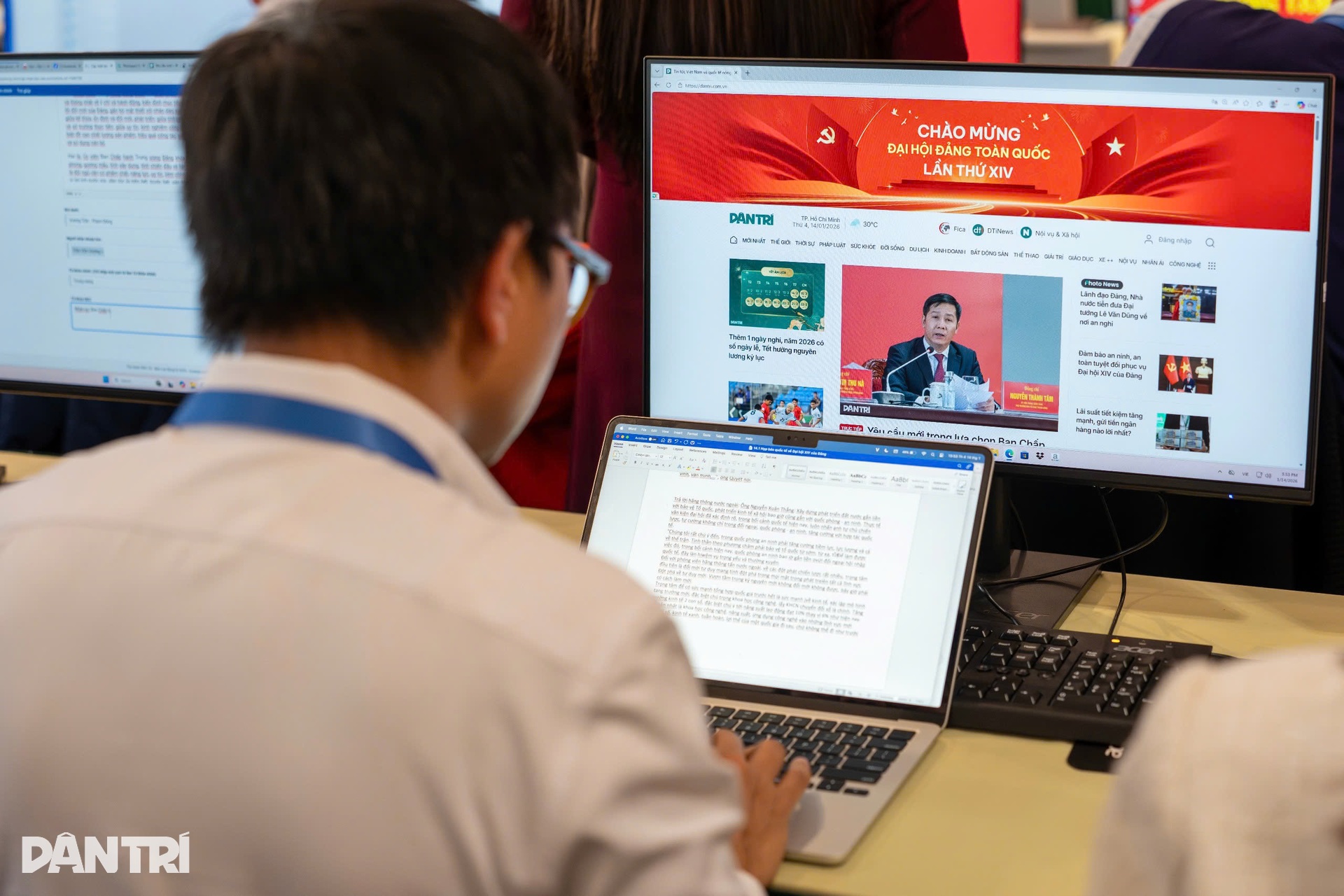 Thủ tướng thăm Trung tâm Báo chí phục vụ Đại hội XIV của Đảng - 4