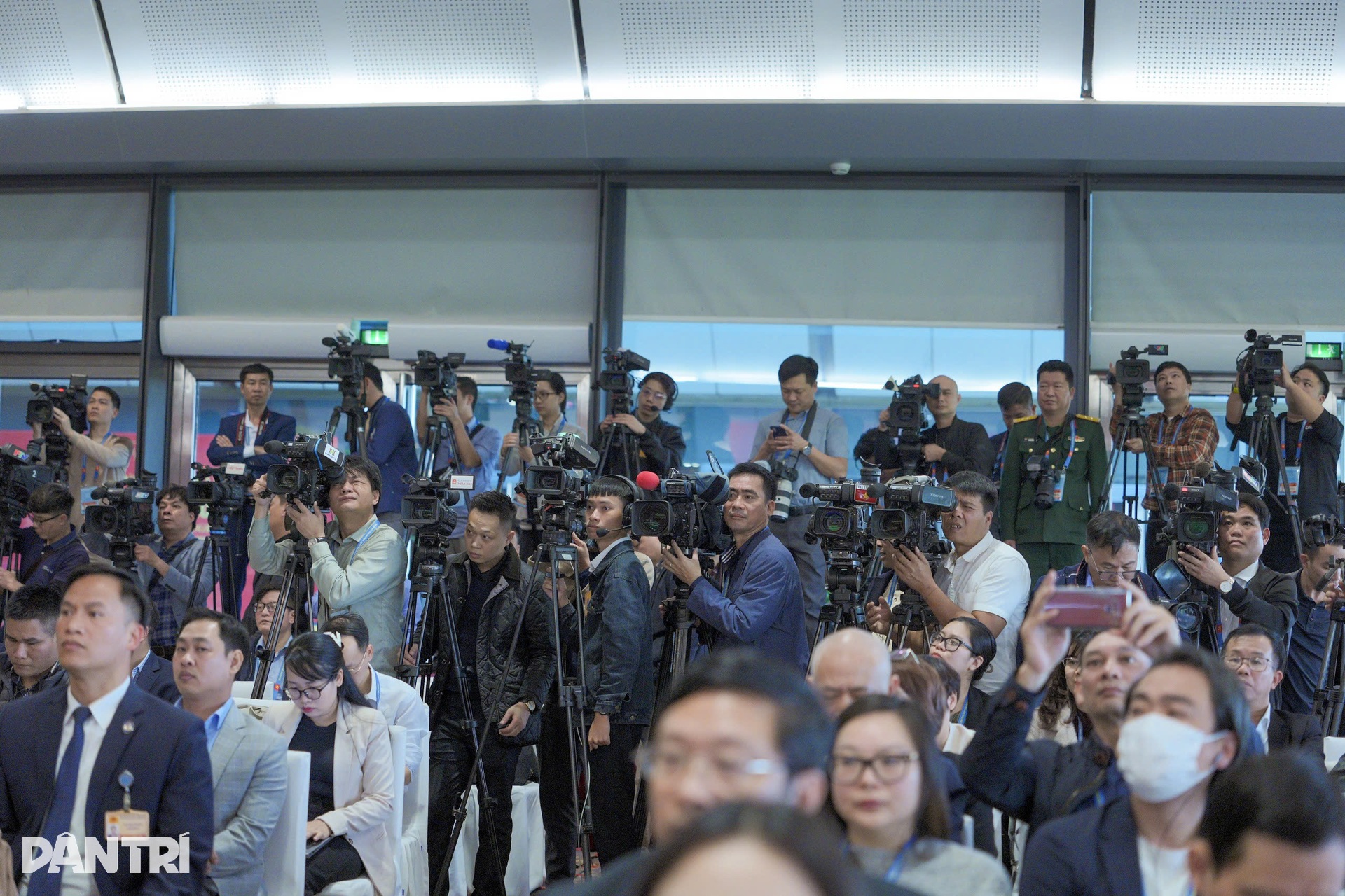 Thủ tướng thăm Trung tâm Báo chí phục vụ Đại hội XIV của Đảng - 5