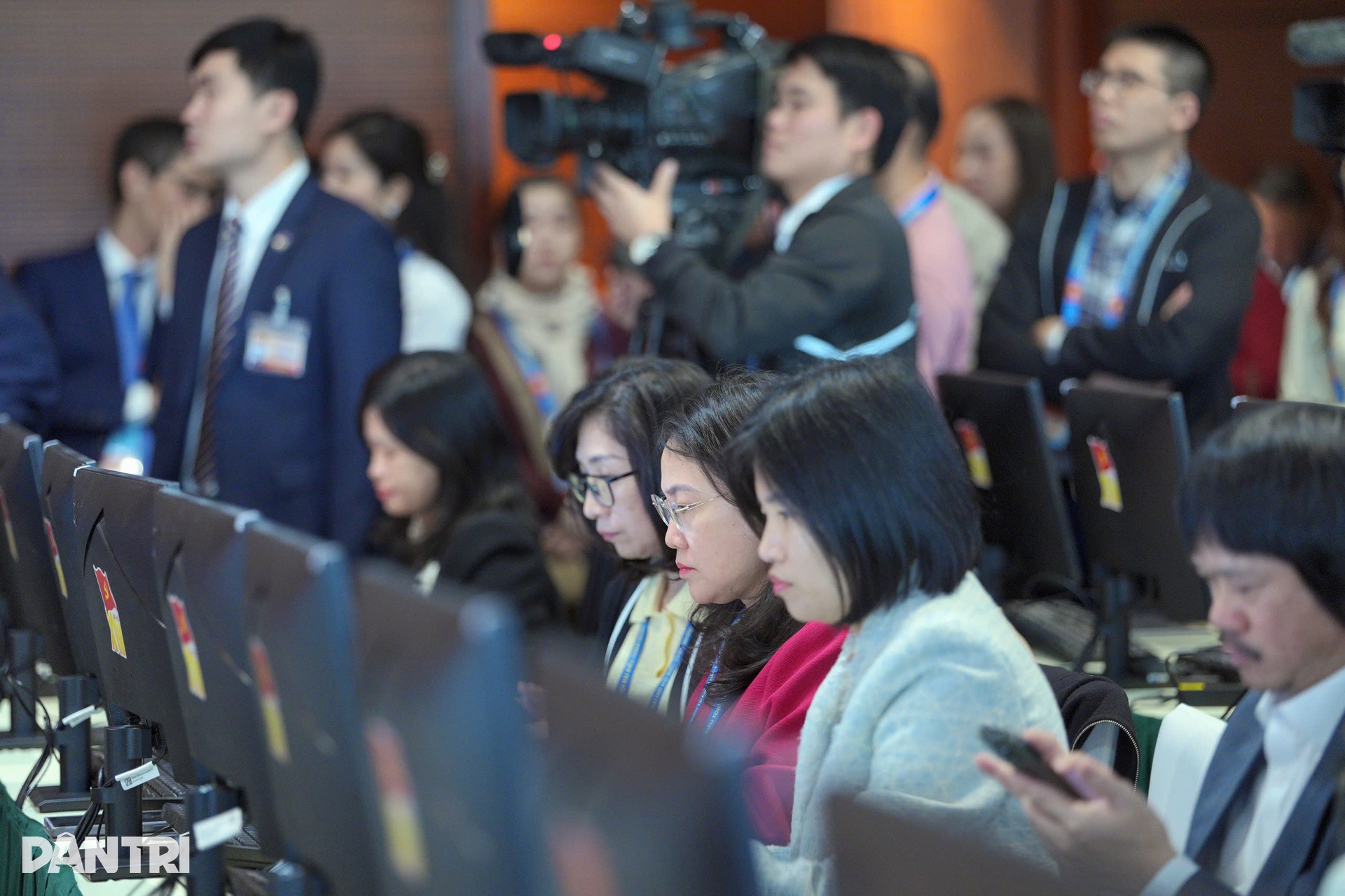 Thủ tướng thăm Trung tâm Báo chí phục vụ Đại hội XIV của Đảng - 6