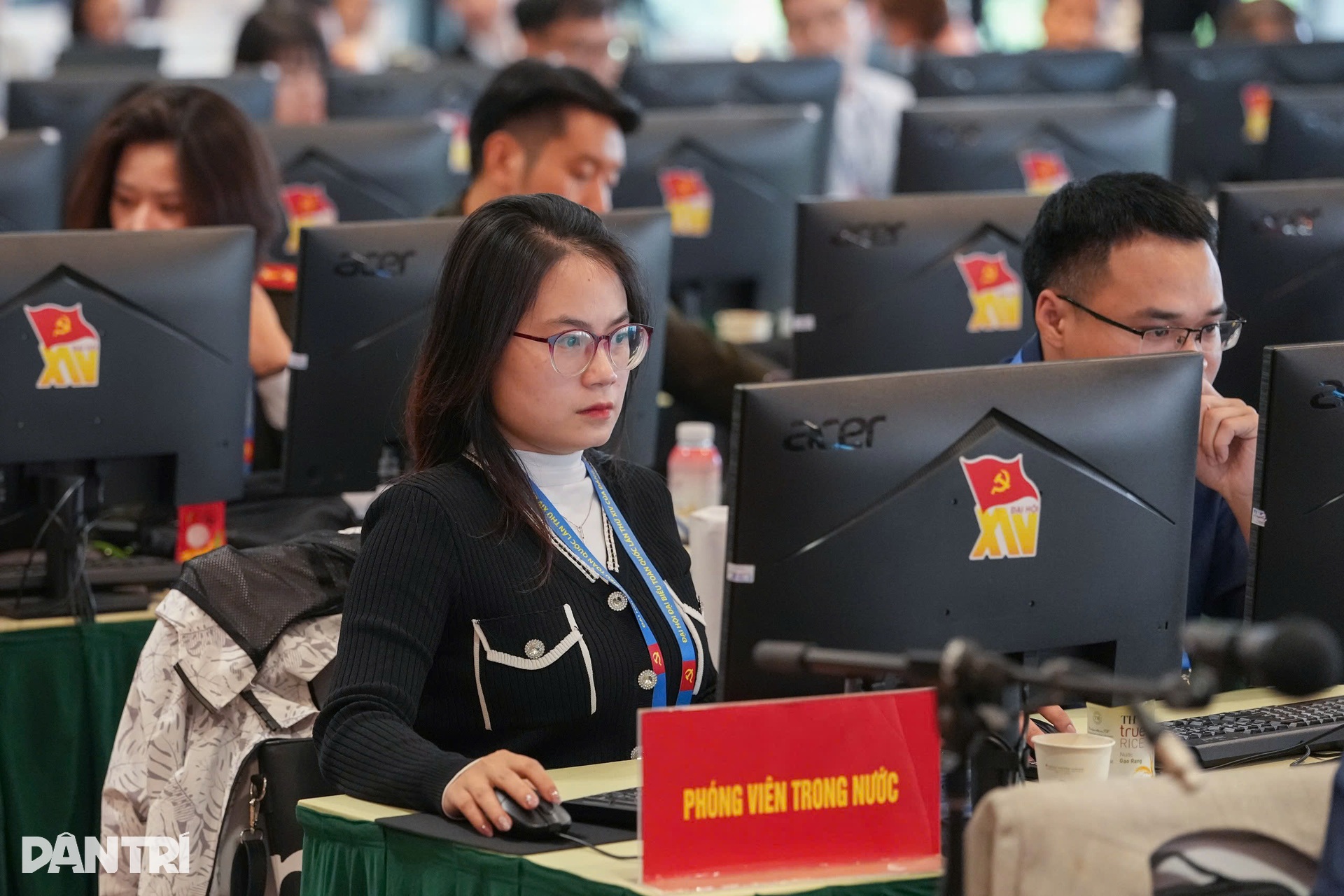 Thủ tướng thăm Trung tâm Báo chí phục vụ Đại hội XIV của Đảng - 8