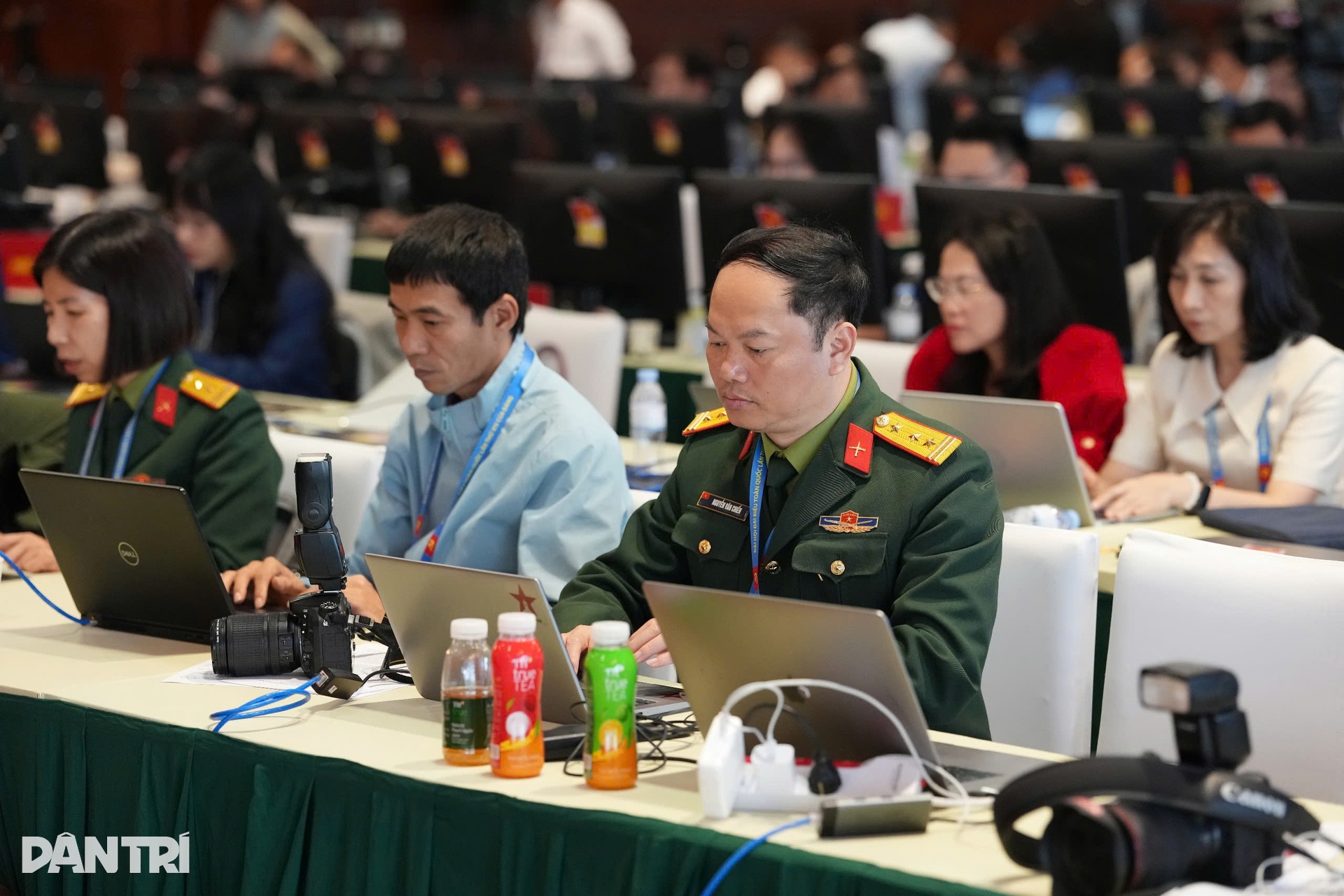 Thủ tướng thăm Trung tâm Báo chí phục vụ Đại hội XIV của Đảng - 9