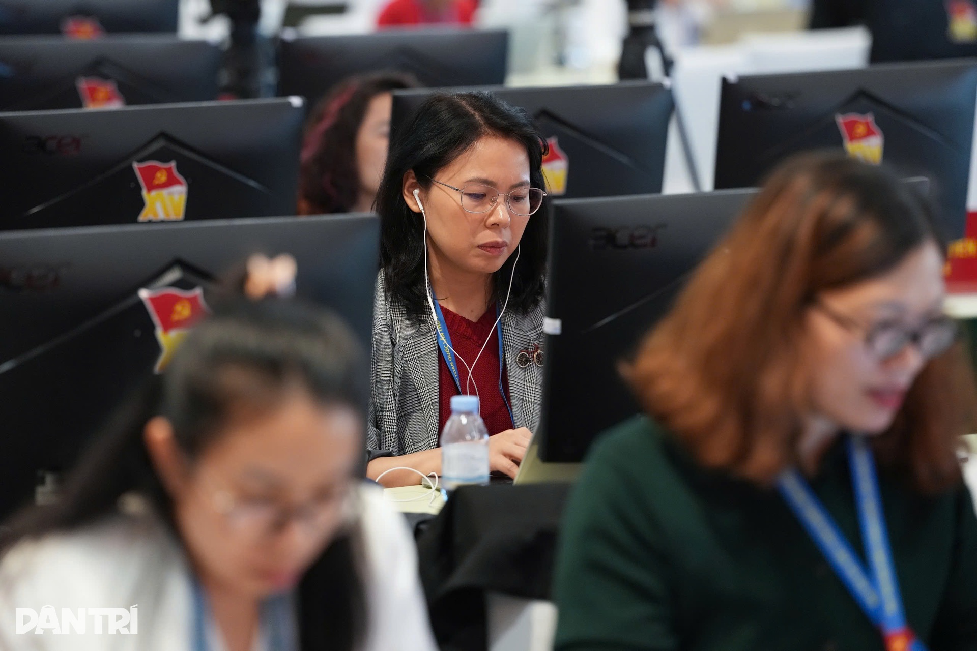 Thủ tướng thăm Trung tâm Báo chí phục vụ Đại hội XIV của Đảng - 12