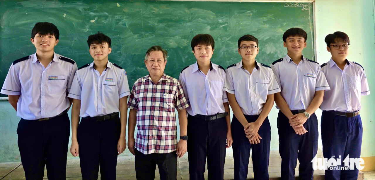 Giải nhất học sinh giỏi quốc gia môn toán Cao Hoàng Lâm: 'Học và thi cứ chill chill thôi' - Ảnh 4.