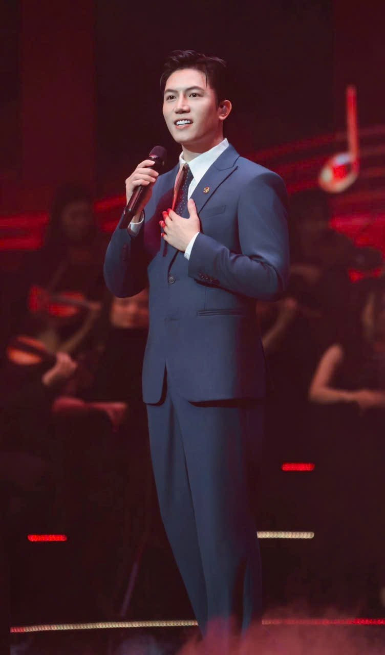 Nghệ sĩ trẻ gây sốt khi hát về Đảng, Tổ quốc- Ảnh 2.