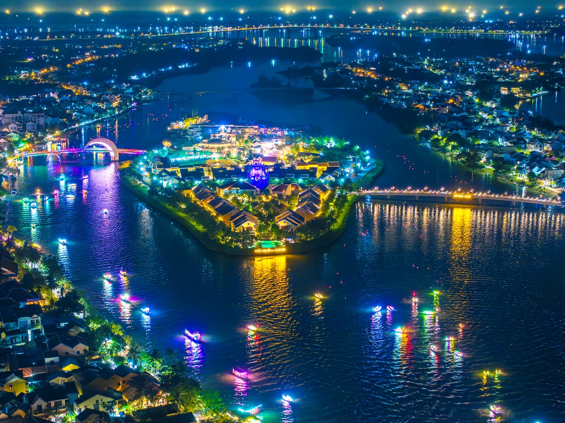 Giới trẻ “rần rần” lên lịch đi Hội An check-in Đèn lồng khổng lồ & Drone đèn lồng Rồng – Phượng độc đáo Tết 2026- Ảnh 4.