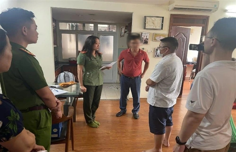 Cựu Phó viện trưởng lừa đảo hàng ngàn người nộp tiền thi chứng chỉ tiếng Anh- Ảnh 1.