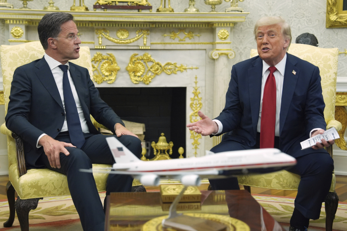 Tổng thống Mỹ Donald Trump (phải) trong cuộc gặp Tổng thư ký NATO Mark Rutte ở Nhà Trắng tháng 7/2025. Ảnh: AP