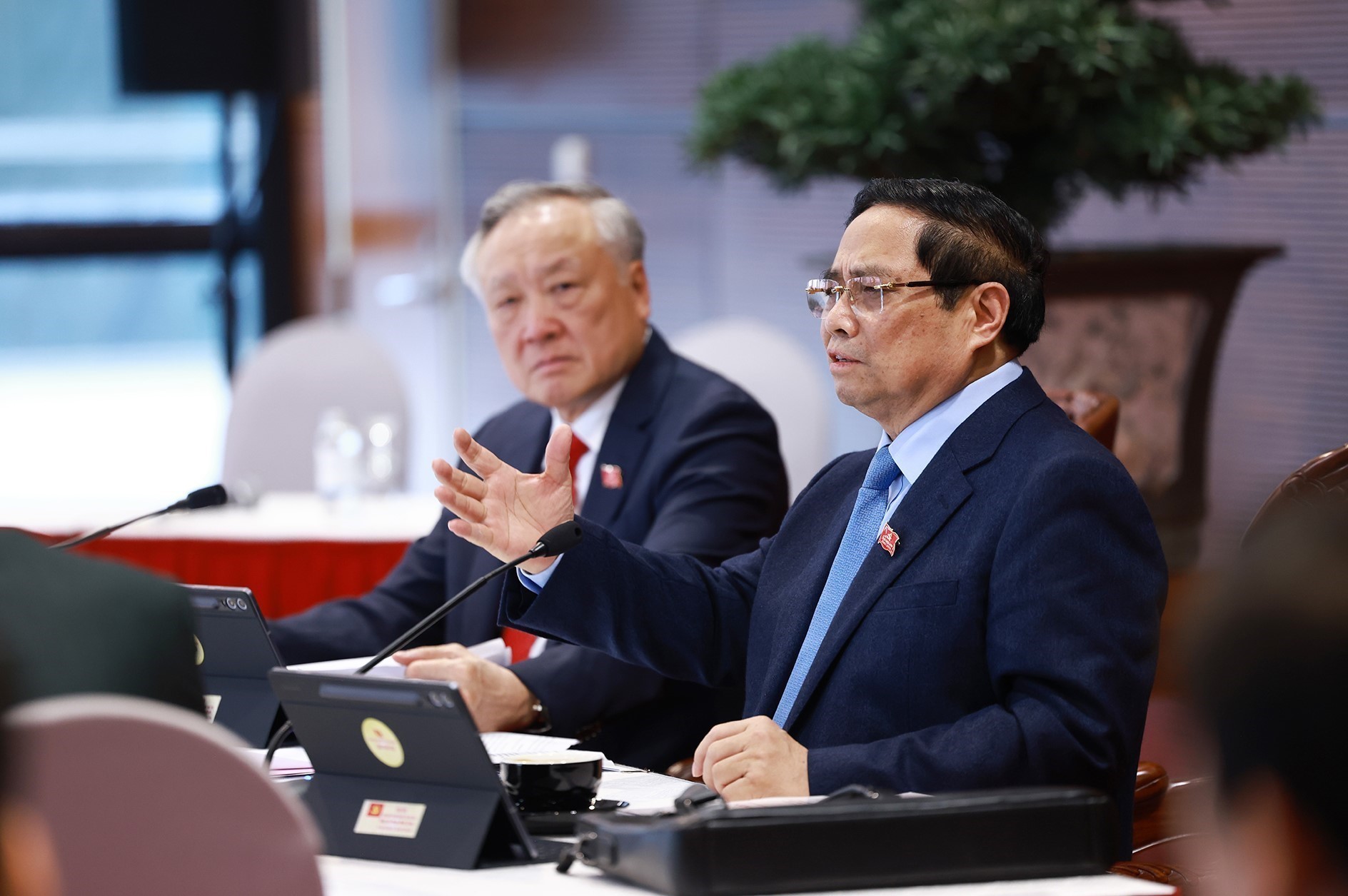 Thảo luận tại Đại hội XIV, Thủ tướng Phạm Minh Chính nhấn mạnh quyết tâm tăng trưởng hai con số - Ảnh 2.