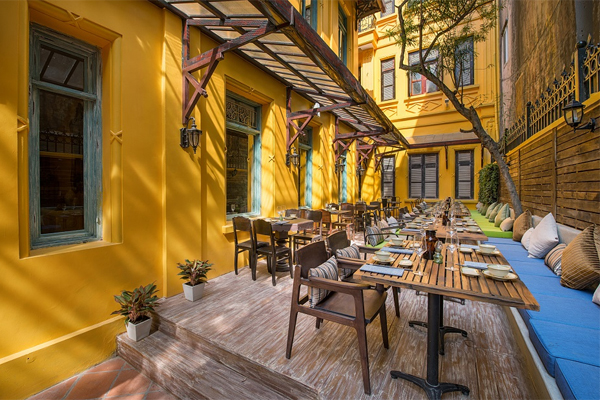 Khách Tây choáng khi bước vào quán bún bò Huế ở Việt Nam: Giá bát bún còn gây bất ngờ hơn nữa- Ảnh 7.