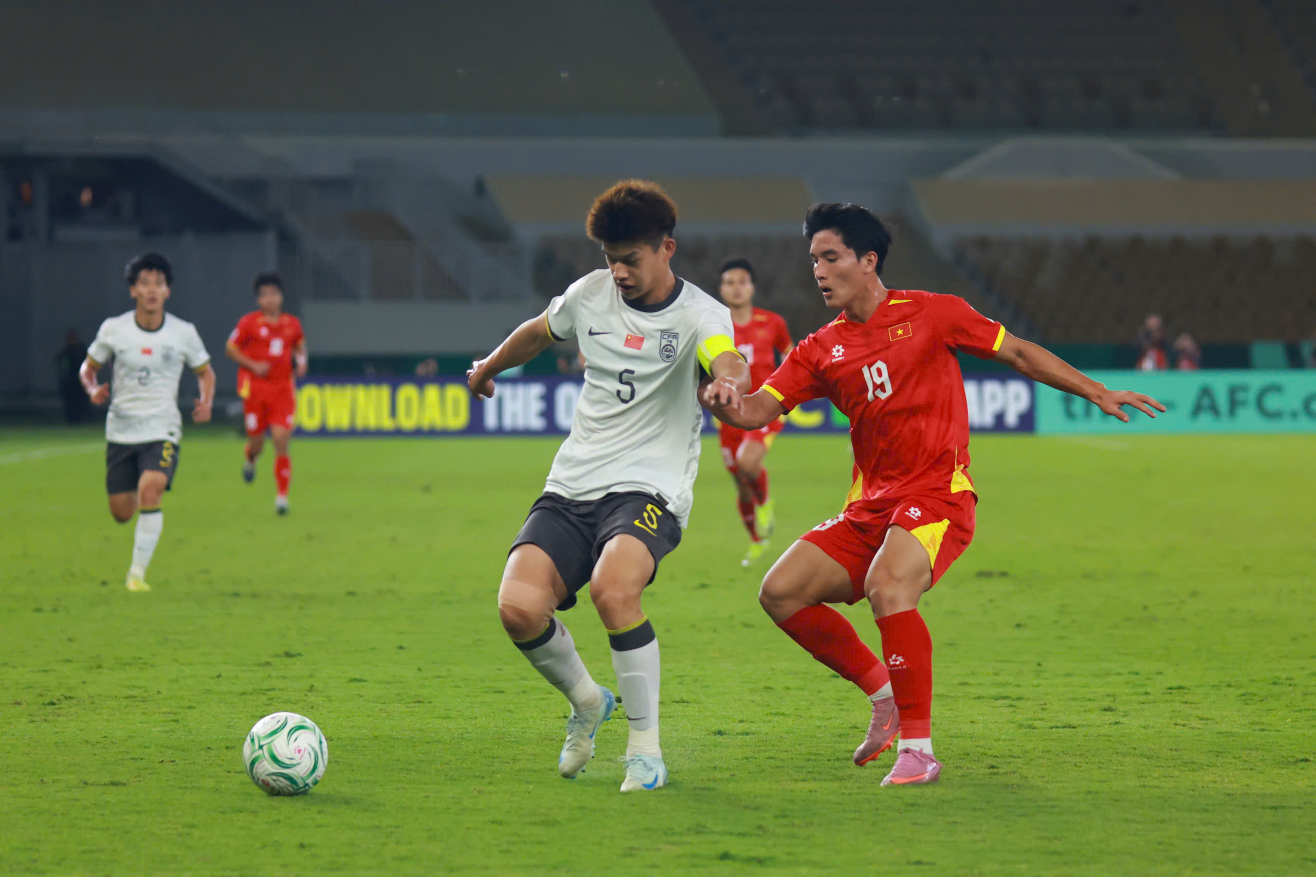 Hiểu Minh chấn thương nặng, Lý Đức thẻ đỏ: Hàng thủ U.23 Việt Nam vụn vỡ, thua đậm U.23 Trung Quốc- Ảnh 7.