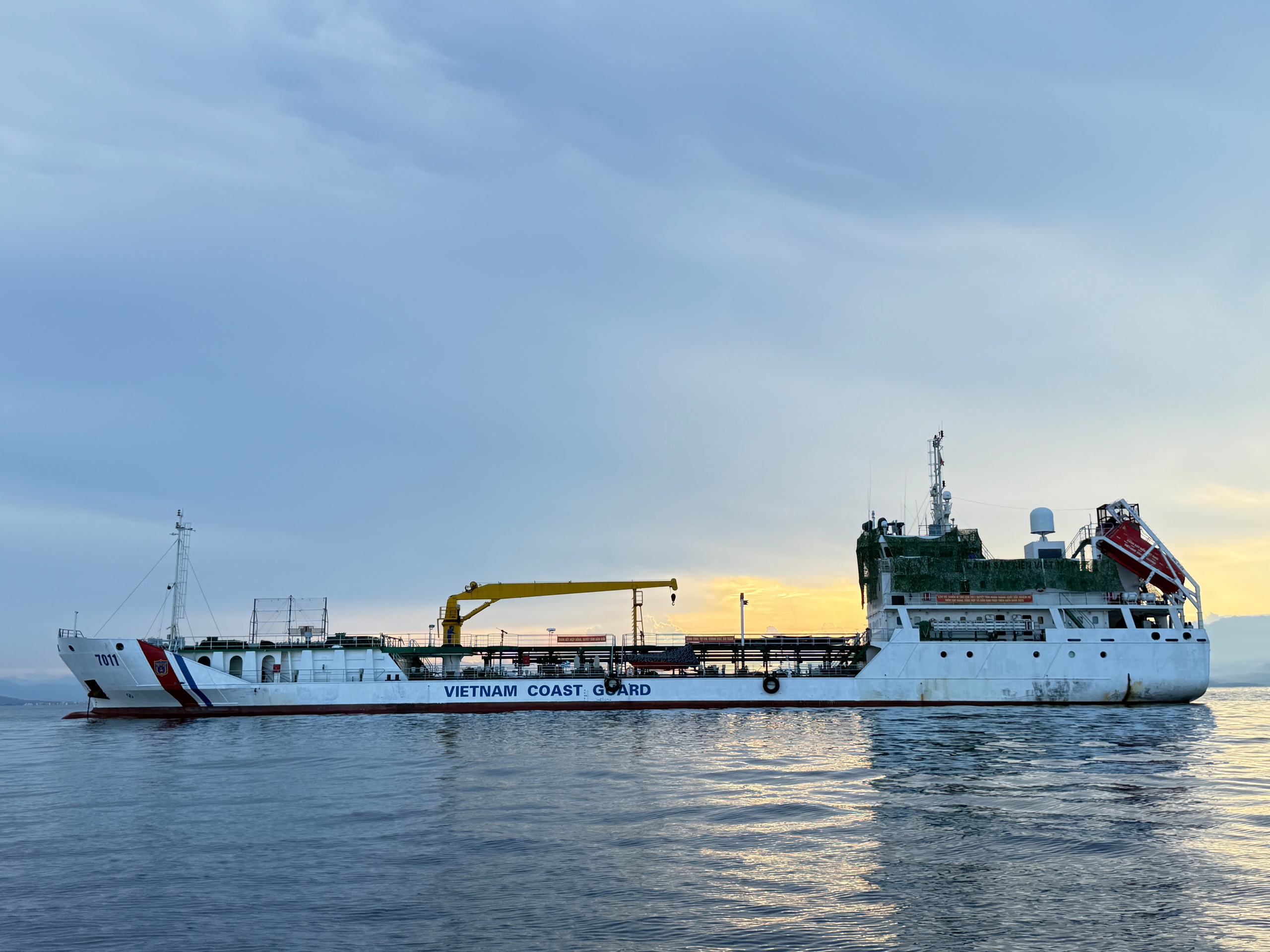 Từ vùng biển giáp ranh, Chiến sĩ Cảnh sát biển cùng ngư dân gửi niềm tin về Đại hội XIV - Ảnh 2.