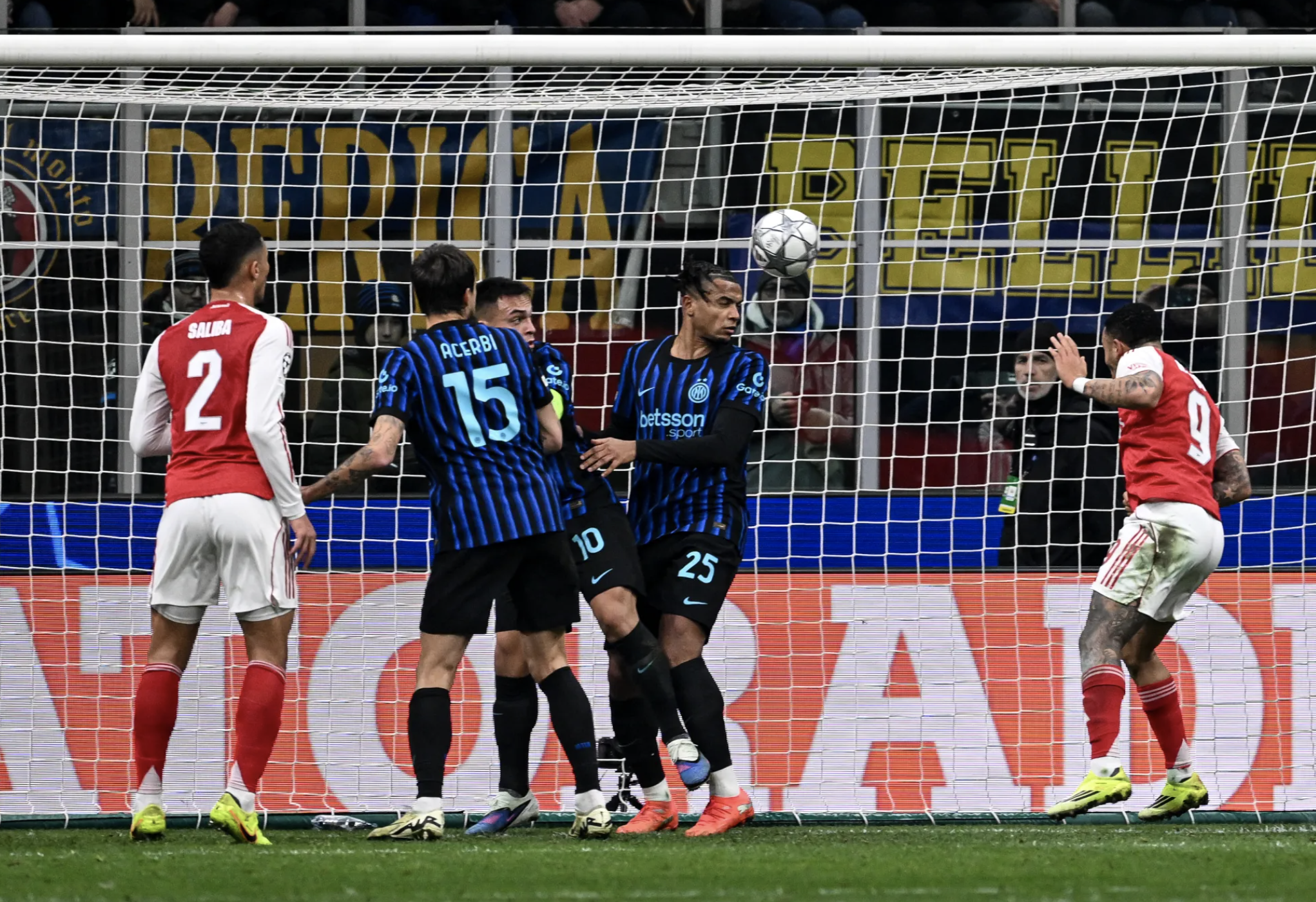 Quật ngã Inter Milan, Arsenal lập kỳ tích Champions League - Ảnh 3.