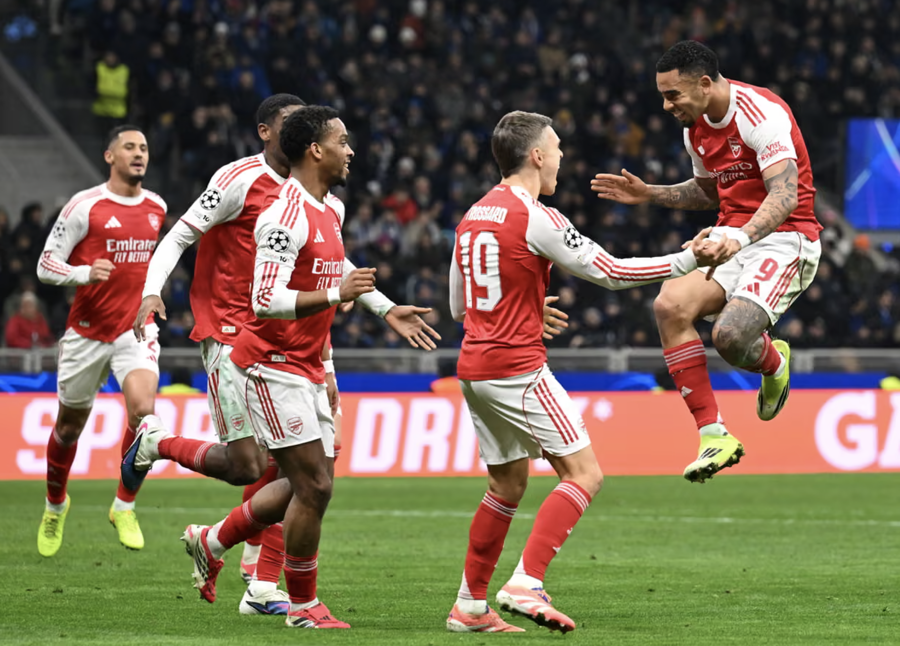 Quật ngã Inter Milan, Arsenal lập kỳ tích Champions League - Ảnh 5.