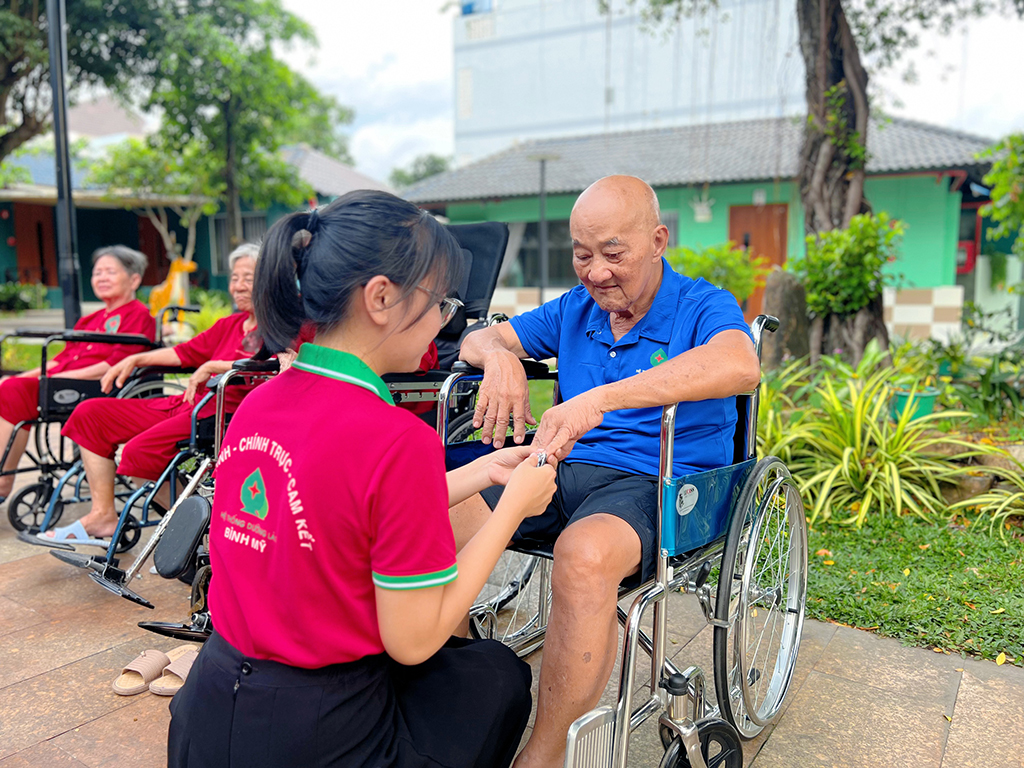 Người già và dưỡng lão: Ai rồi cũng… già - Ảnh 3.