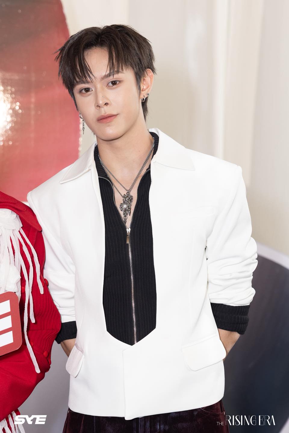 Zoom cận nhóm nam đầu tiên của Việt Nam bước ra từ show 