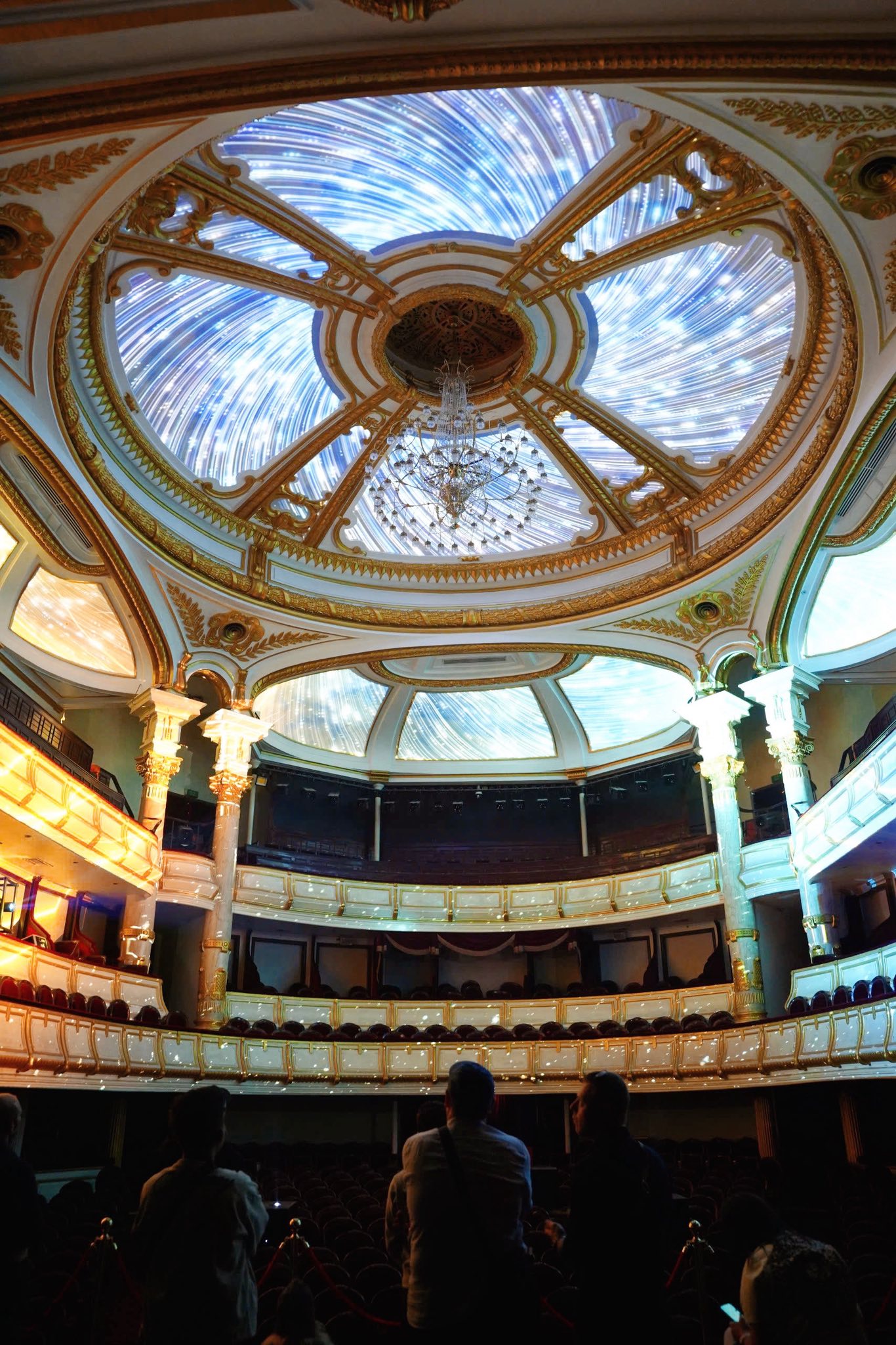 Chỉ còn 11 ngày để vào thăm Nhà Hát Lớn trước khi đóng cửa, nhưng lại là thời điểm trải nghiệm tuyệt vời nhất- Ảnh 3.