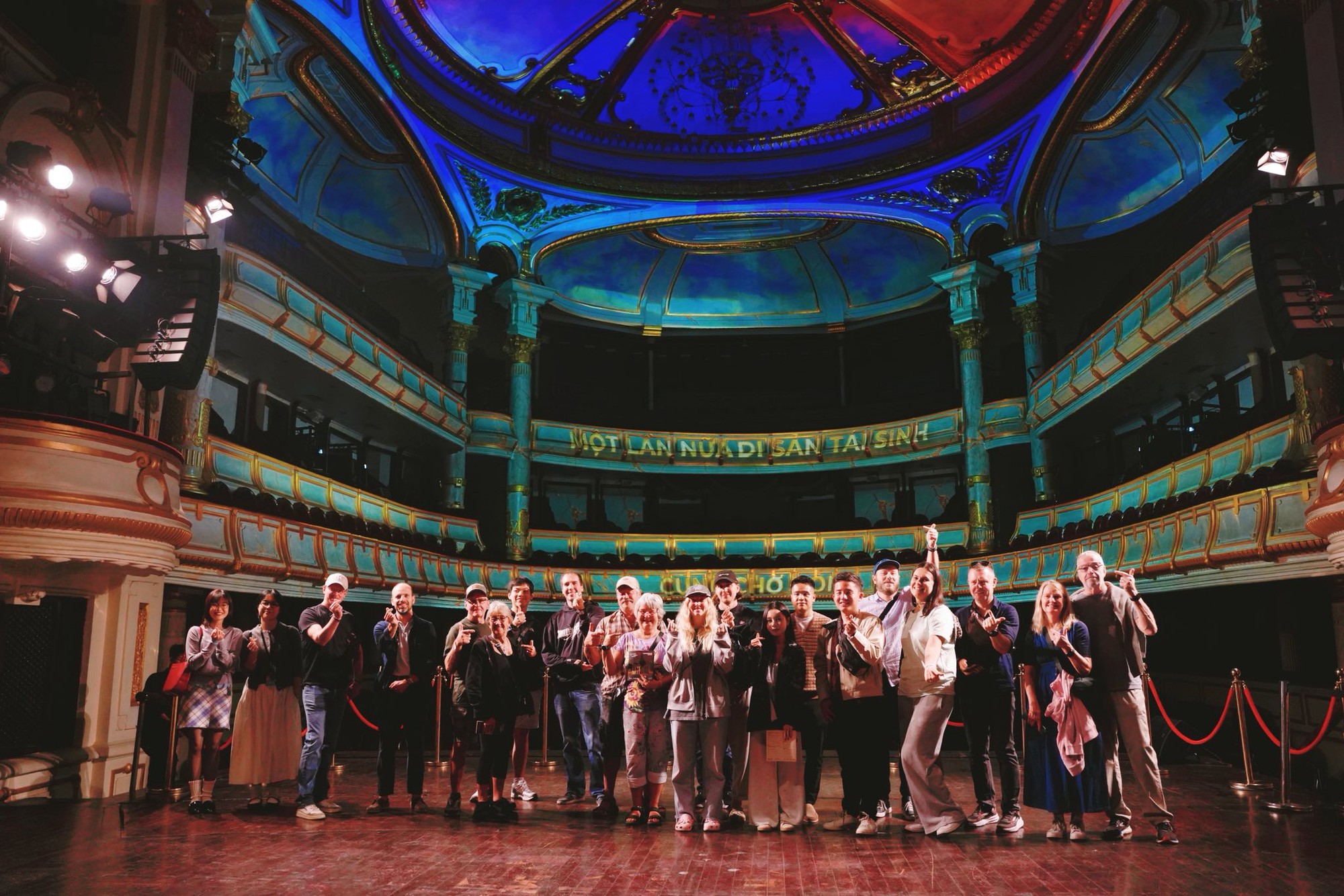 Chỉ còn 11 ngày để vào thăm Nhà Hát Lớn trước khi đóng cửa, nhưng lại là thời điểm trải nghiệm tuyệt vời nhất- Ảnh 2.