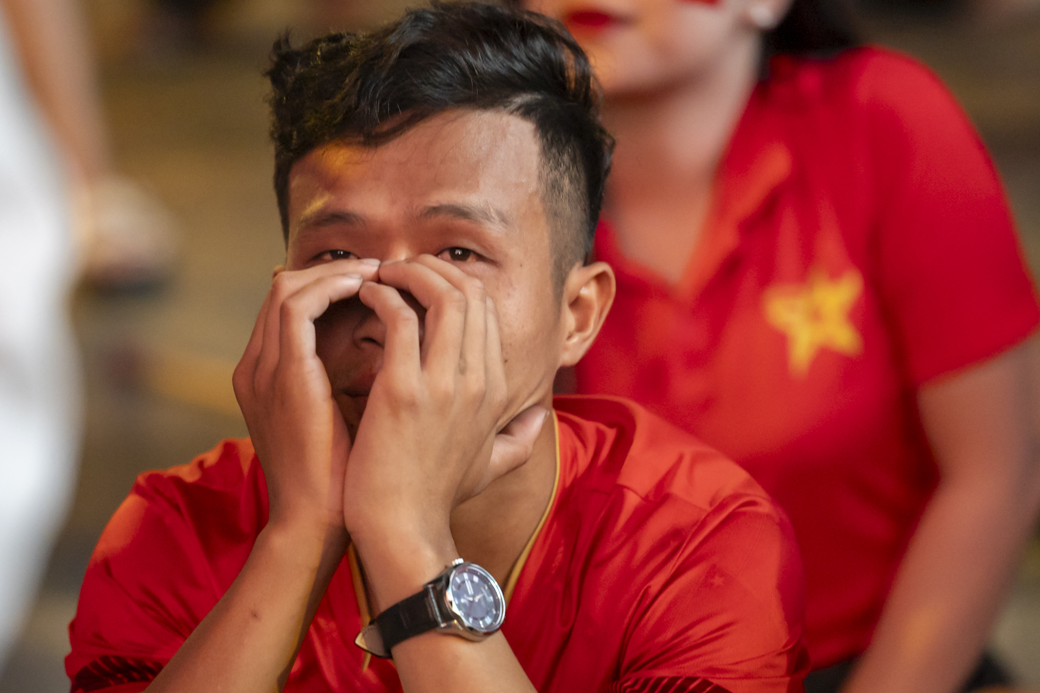 Nước mắt của cổ động viên khi U23 Việt Nam nhận thất bại cay đắng- Ảnh 8.