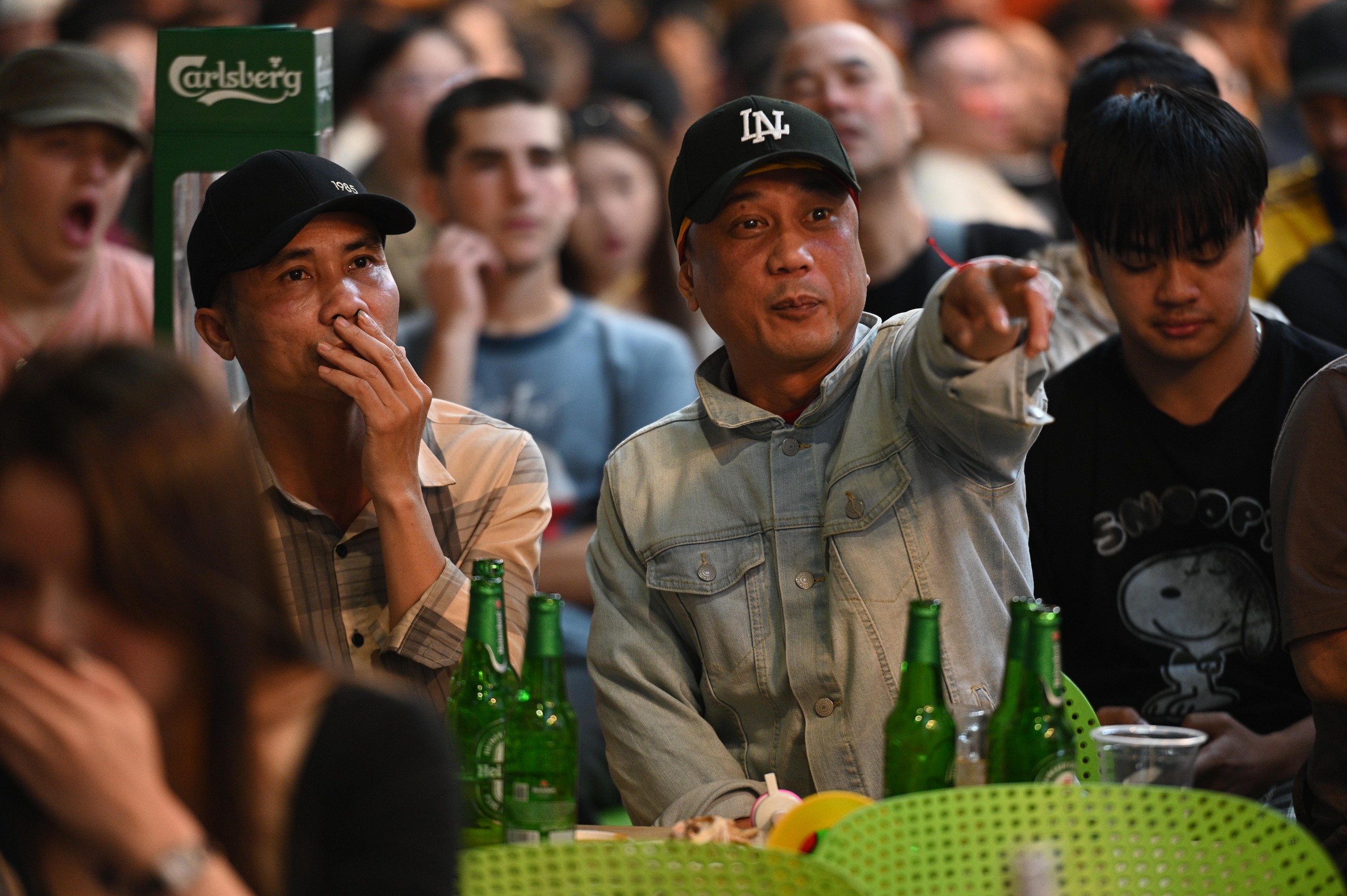 Nước mắt của cổ động viên khi U23 Việt Nam nhận thất bại cay đắng- Ảnh 15.