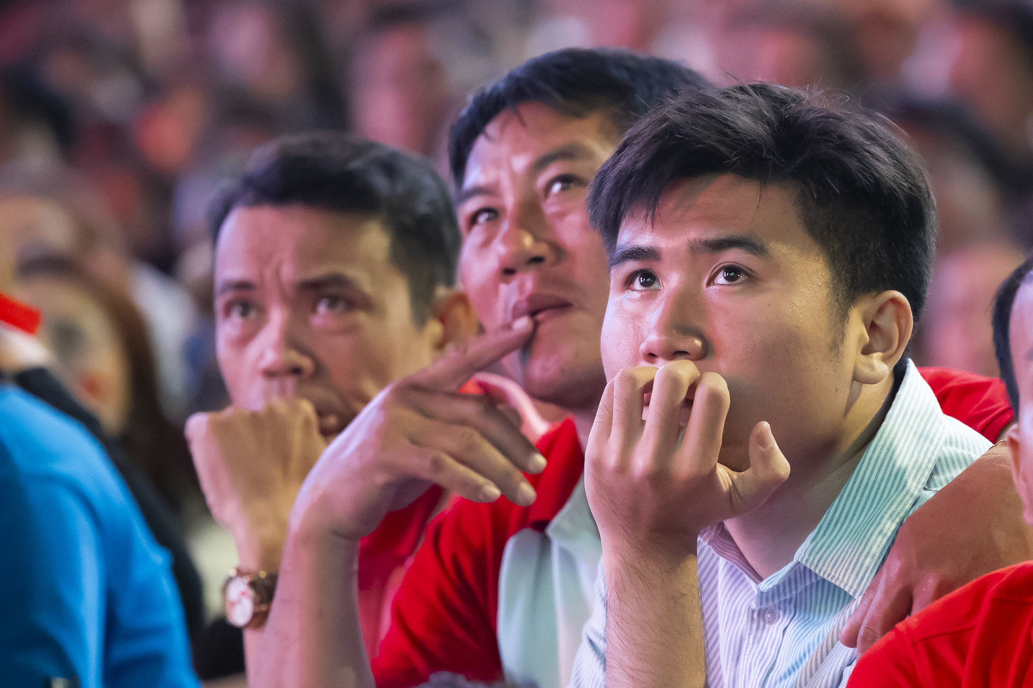 Nước mắt của cổ động viên khi U23 Việt Nam nhận thất bại cay đắng- Ảnh 23.