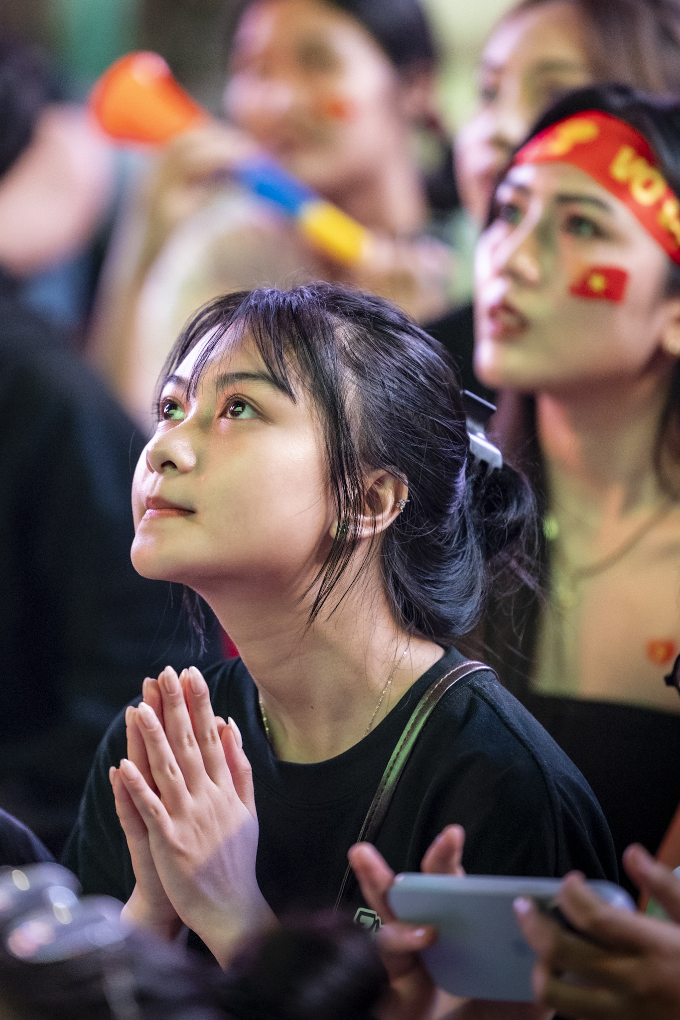 Nước mắt của cổ động viên khi U23 Việt Nam nhận thất bại cay đắng- Ảnh 27.