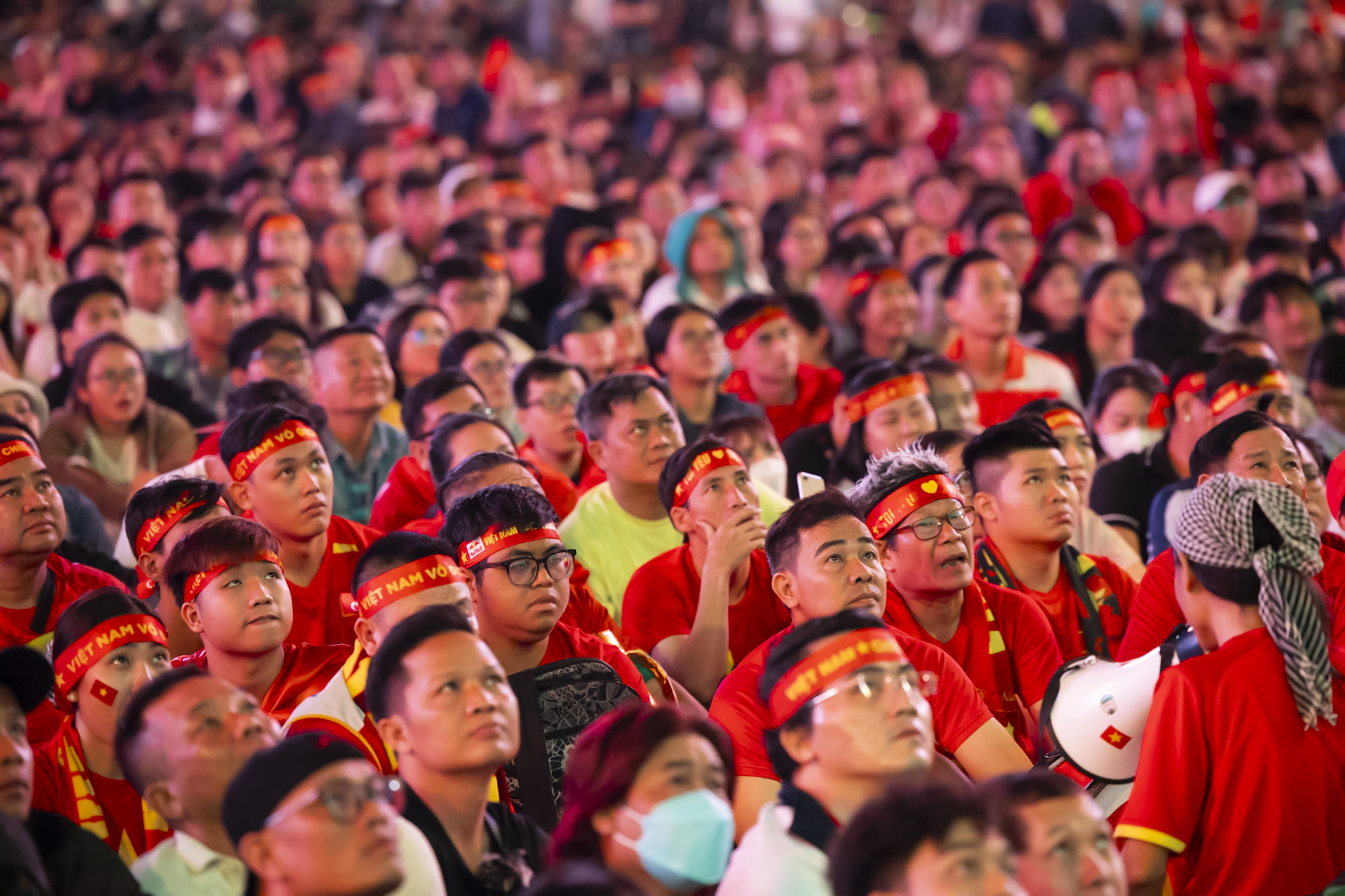 Nước mắt của cổ động viên khi U23 Việt Nam nhận thất bại cay đắng- Ảnh 31.