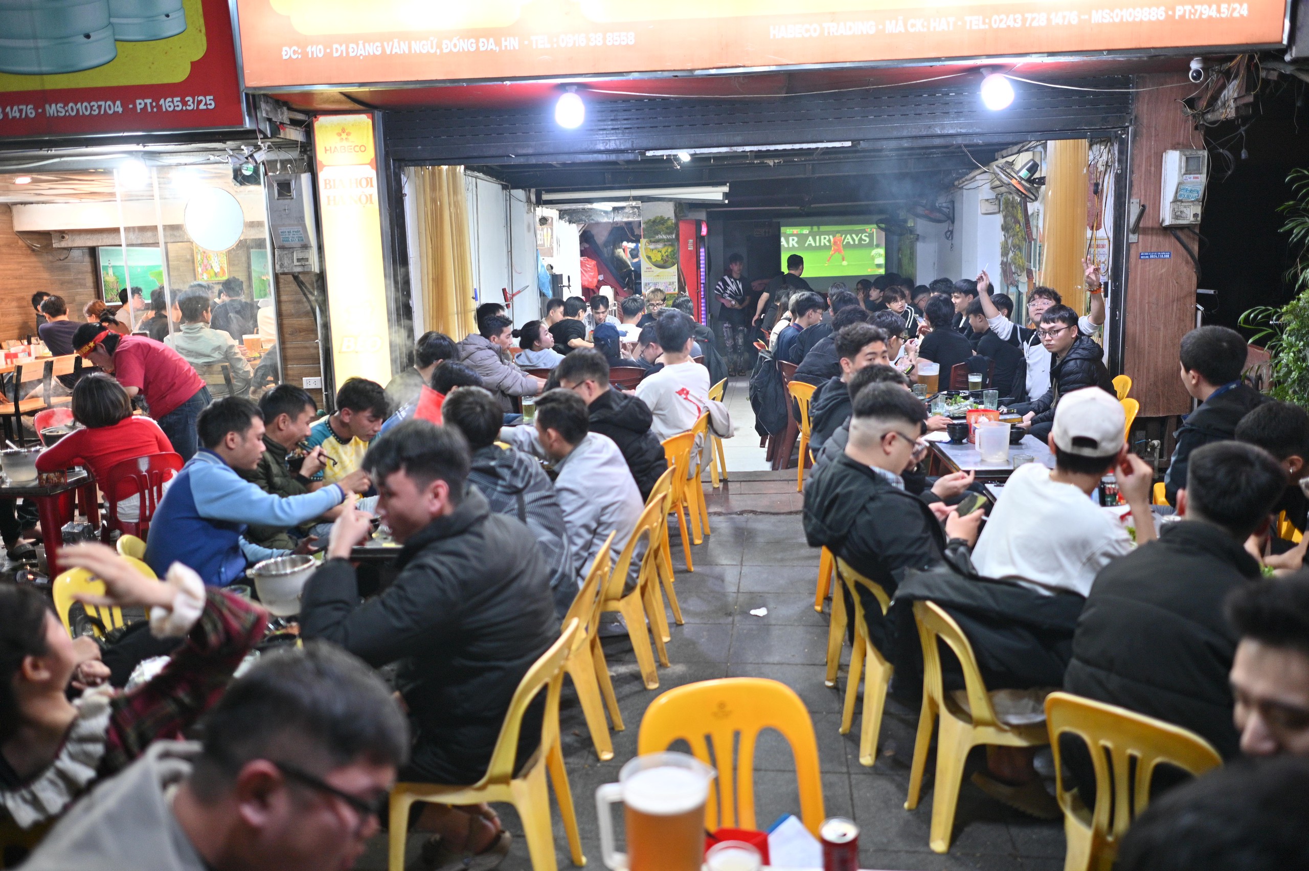 Nước mắt của cổ động viên khi U23 Việt Nam nhận thất bại cay đắng- Ảnh 44.