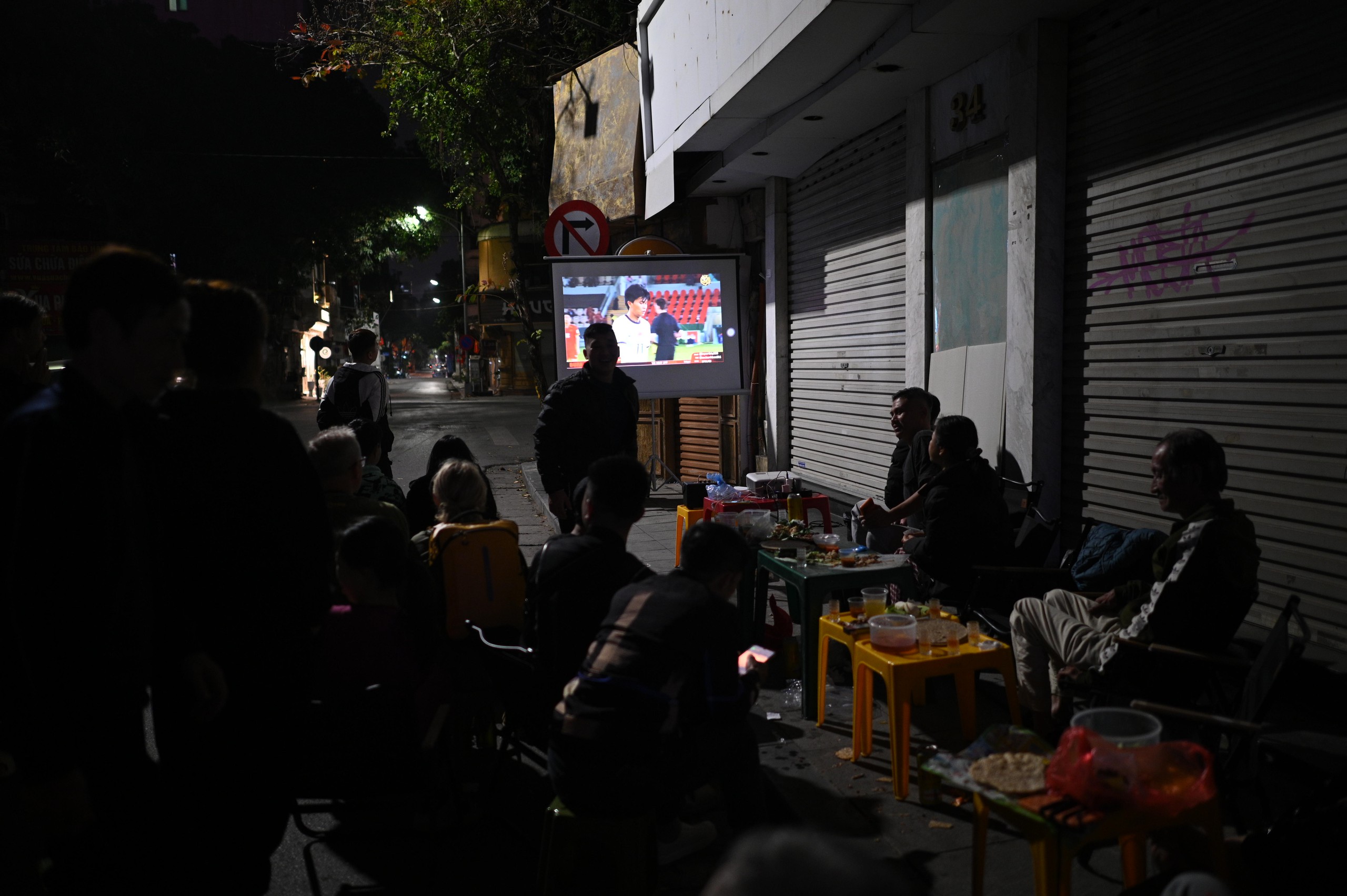 Nước mắt của cổ động viên khi U23 Việt Nam nhận thất bại cay đắng- Ảnh 47.