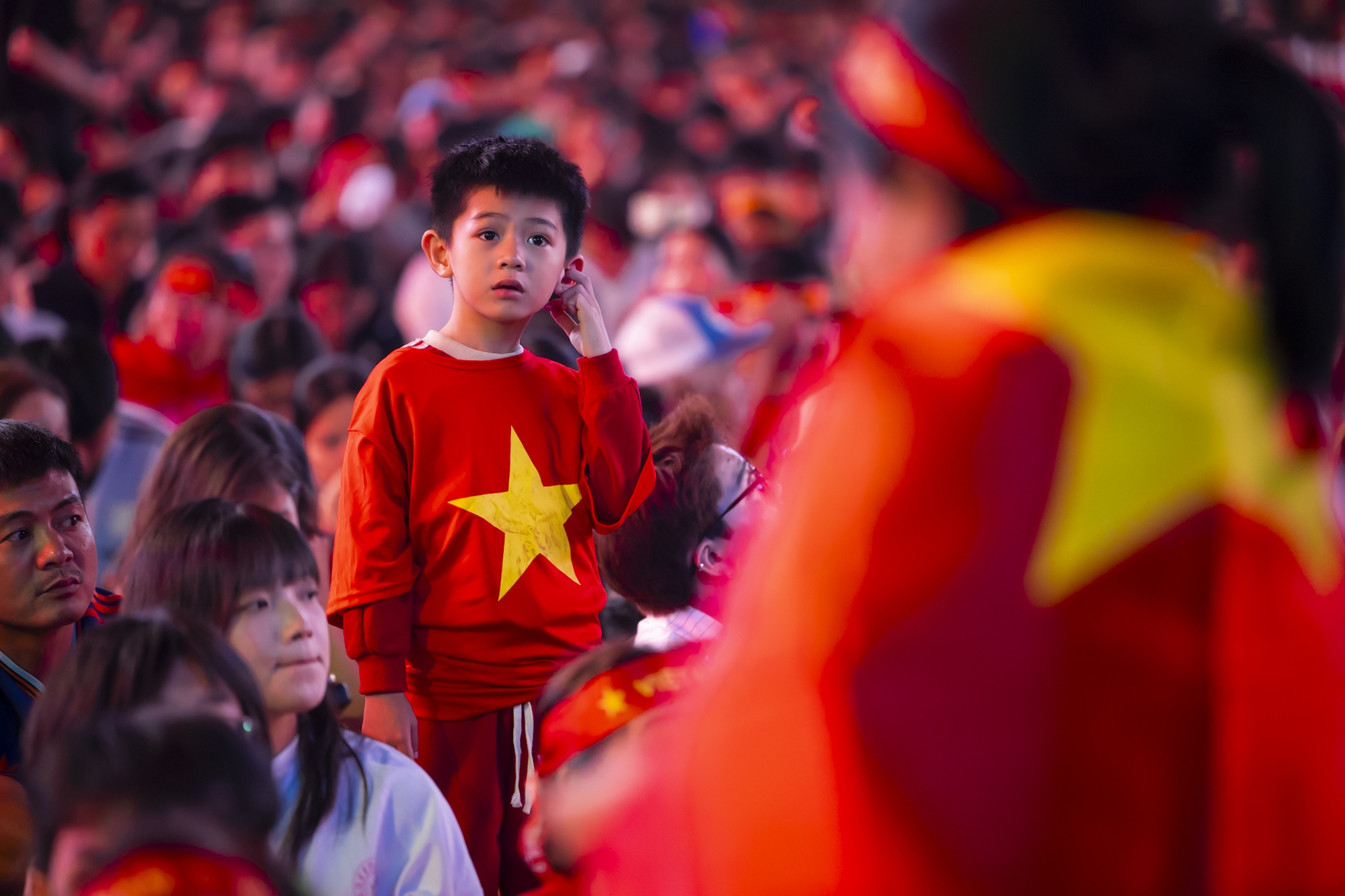 Nước mắt của cổ động viên khi U23 Việt Nam nhận thất bại cay đắng- Ảnh 64.