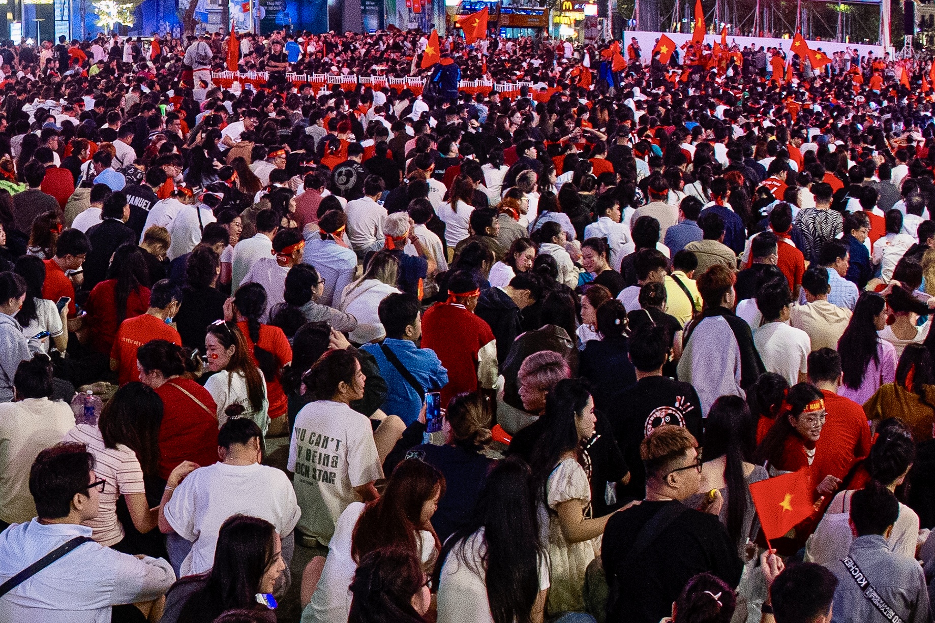 Nước mắt của cổ động viên khi U23 Việt Nam nhận thất bại cay đắng- Ảnh 65.