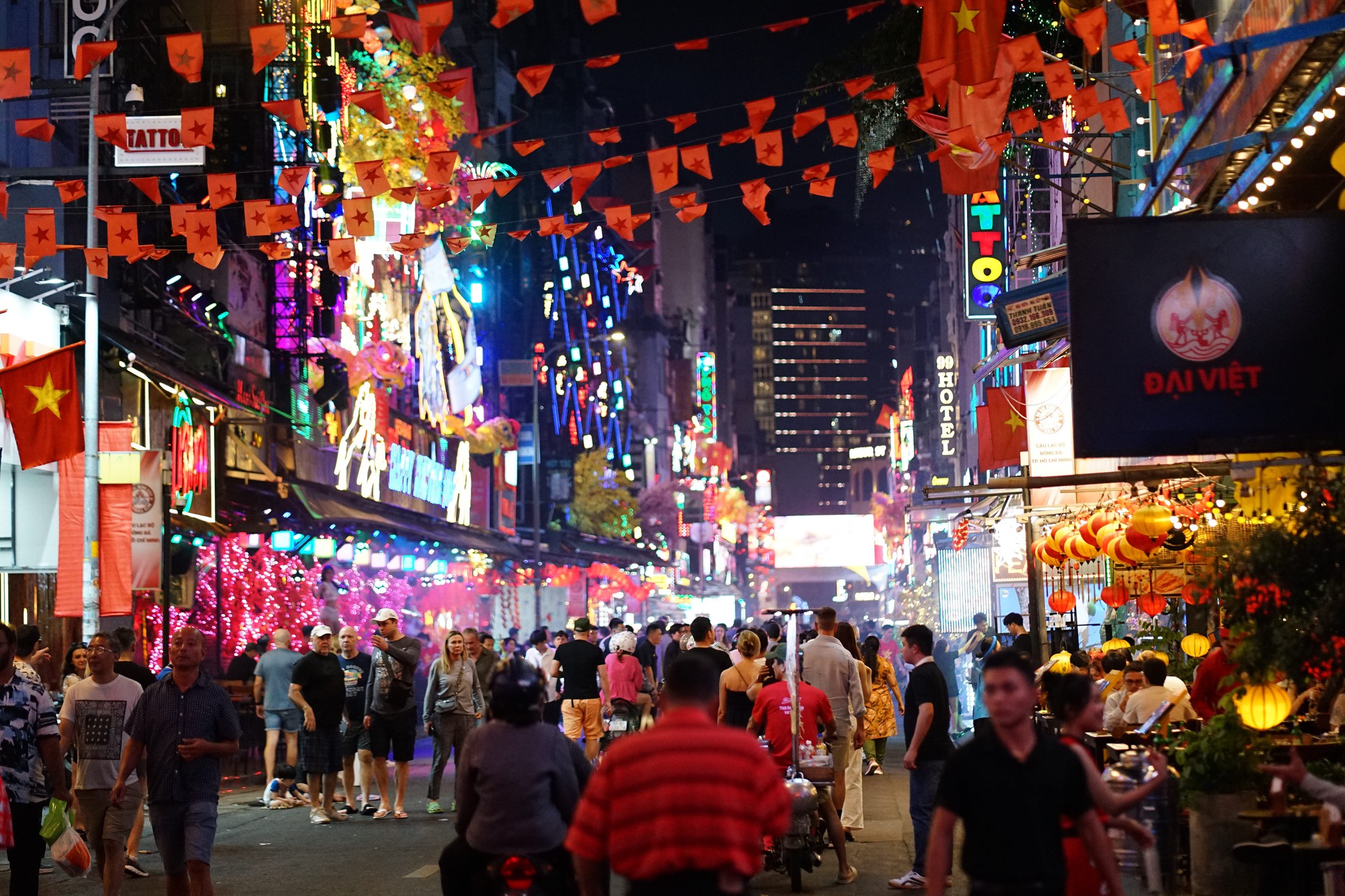 Nước mắt của cổ động viên khi U23 Việt Nam nhận thất bại cay đắng- Ảnh 77.